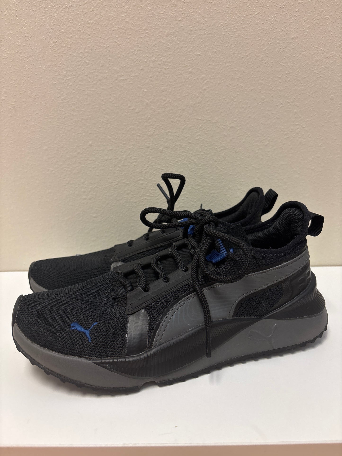 Size 4.5 Big Kids Black Blue Pumas