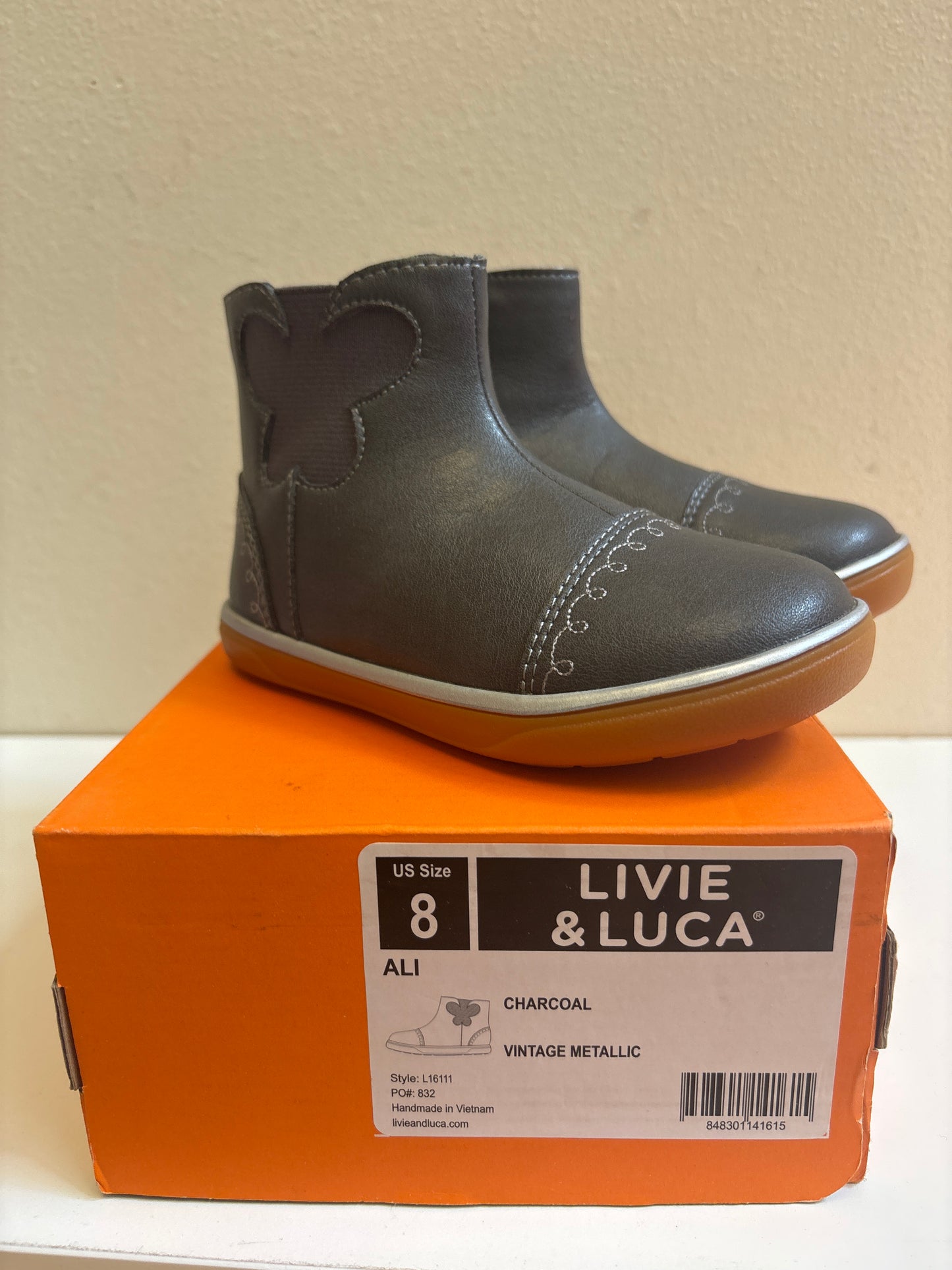 Size 8 New Livie Luca Ali Charcoal Vintage Metallic