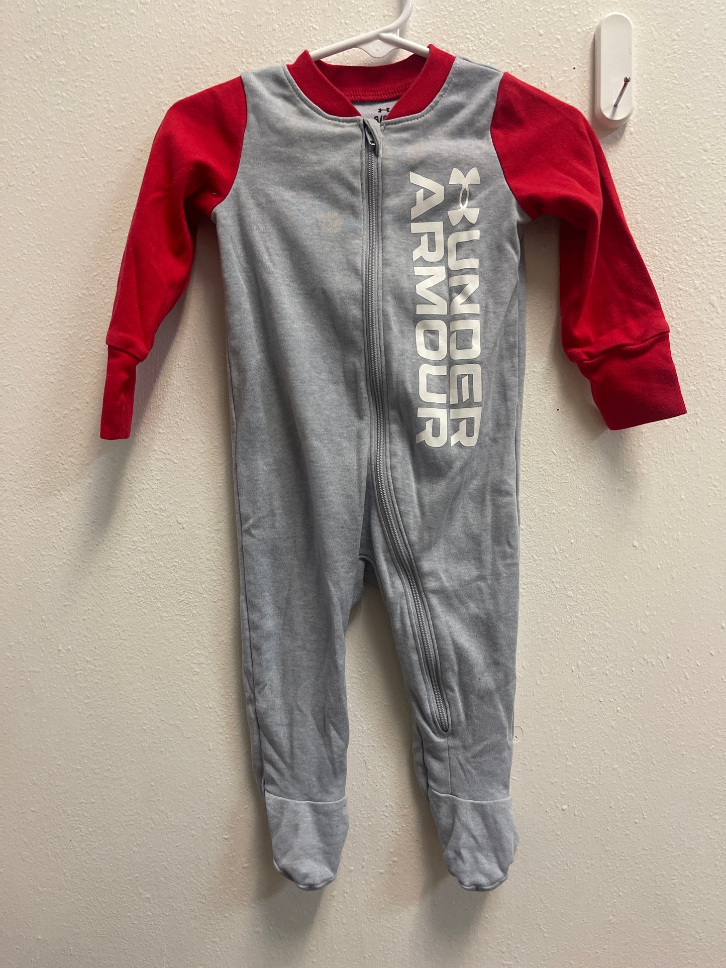6/9m Under Armour Gray / Red Sleeper