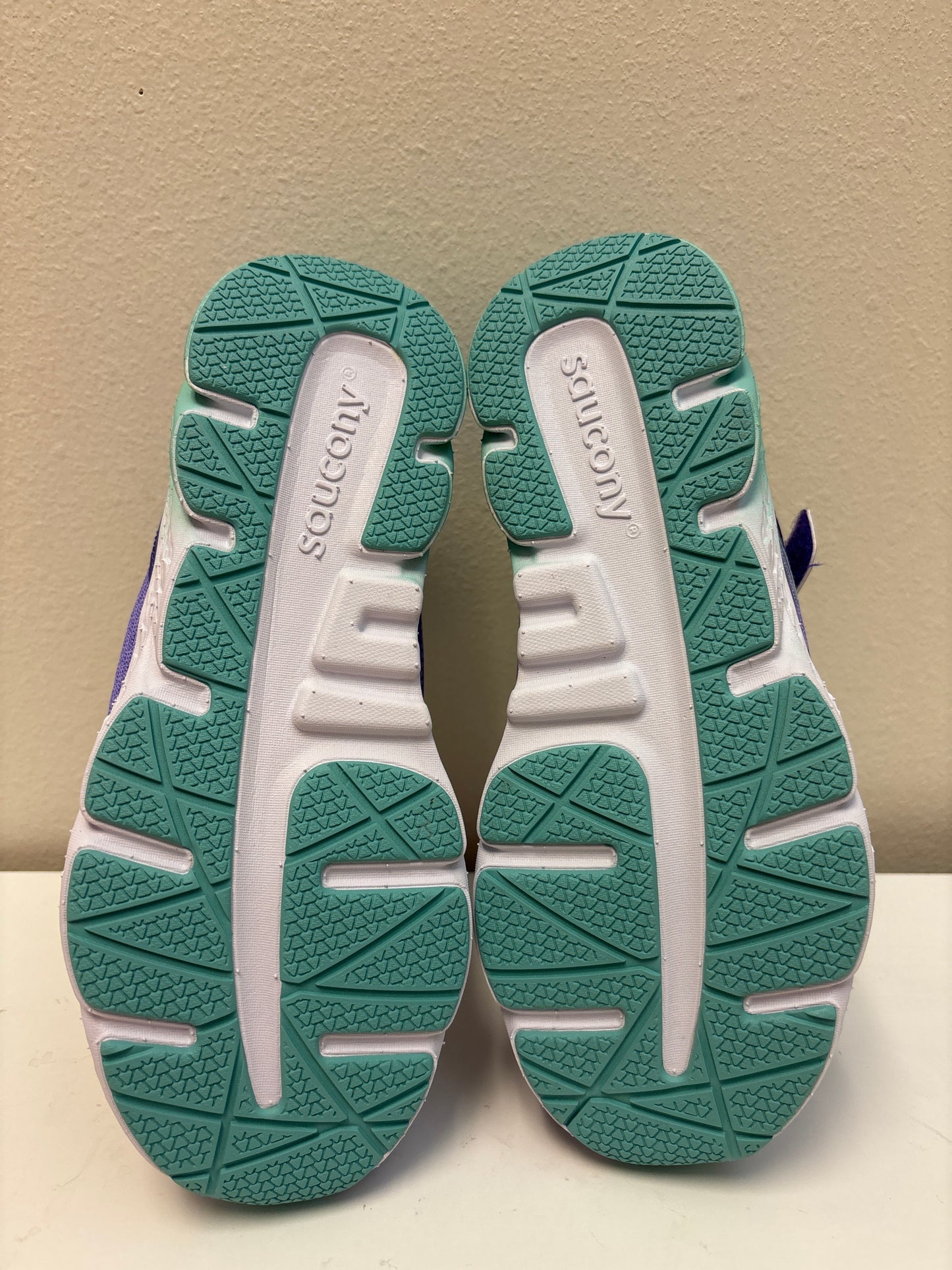 Size 3W Big Kids Saucony Tennis Shoes