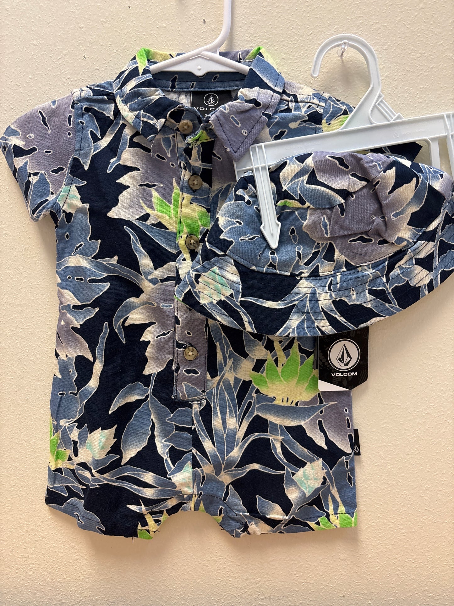 3-6m New Volcom Romper and Hat