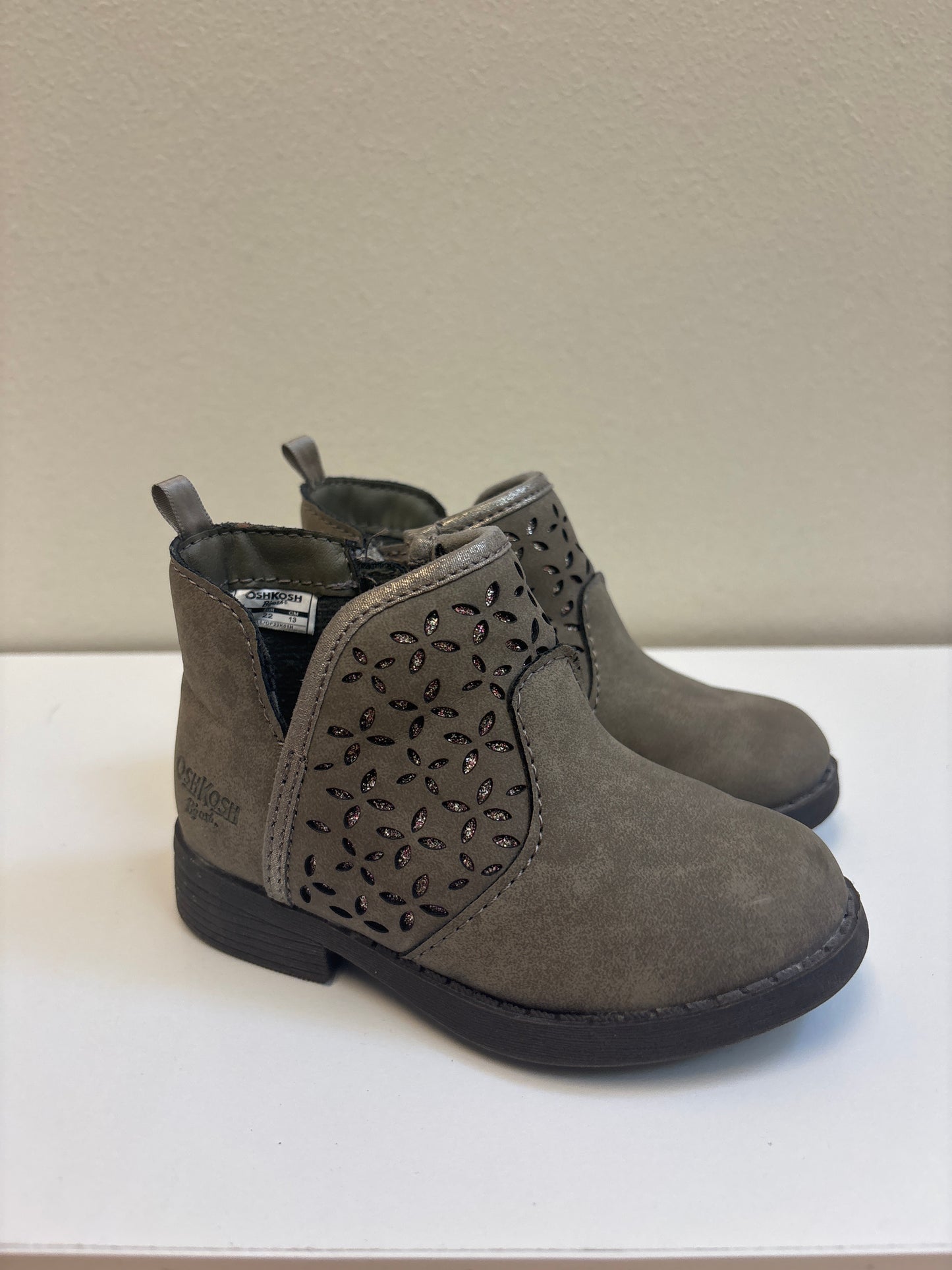 Size 6 Toddler Osh Kosh Booties