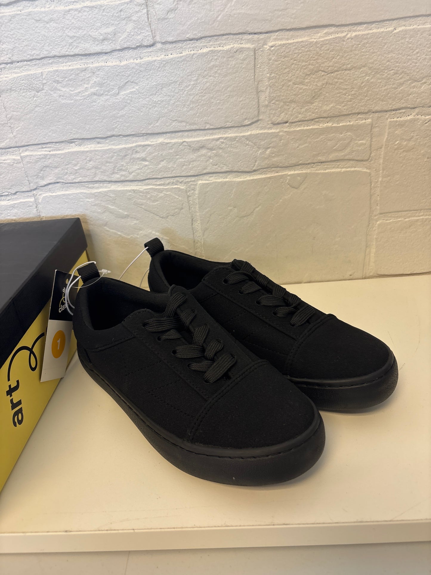 New Size 1 Big Kids Black Lace Up Sneakers