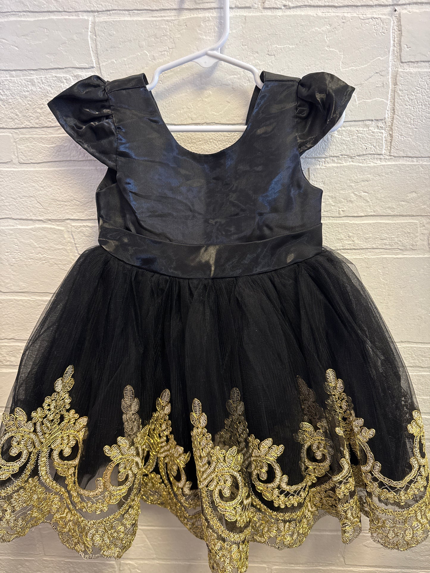 18(4t) Black +Gold Fancy Dress