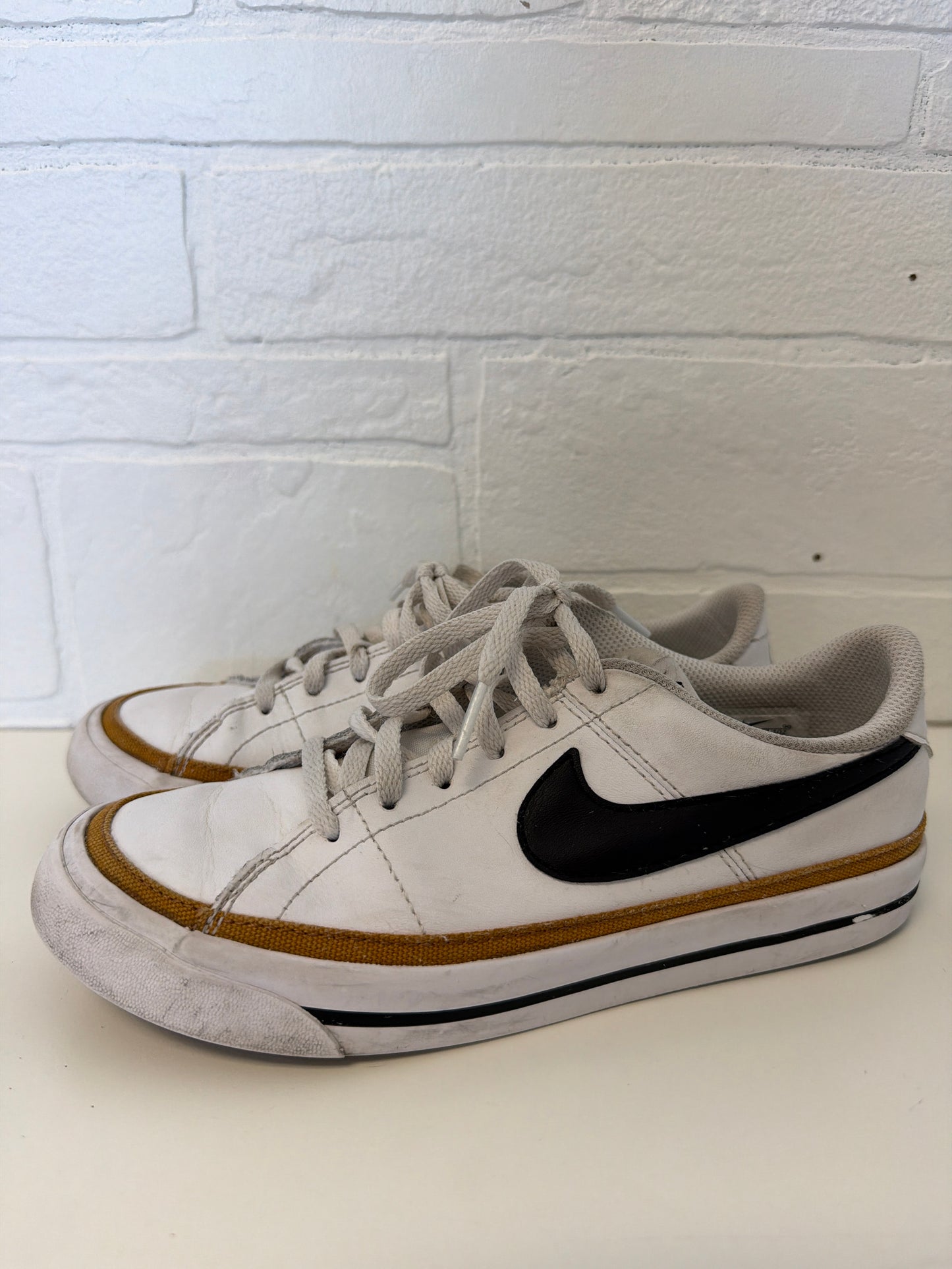 Size 4Y Nike Court Legacy