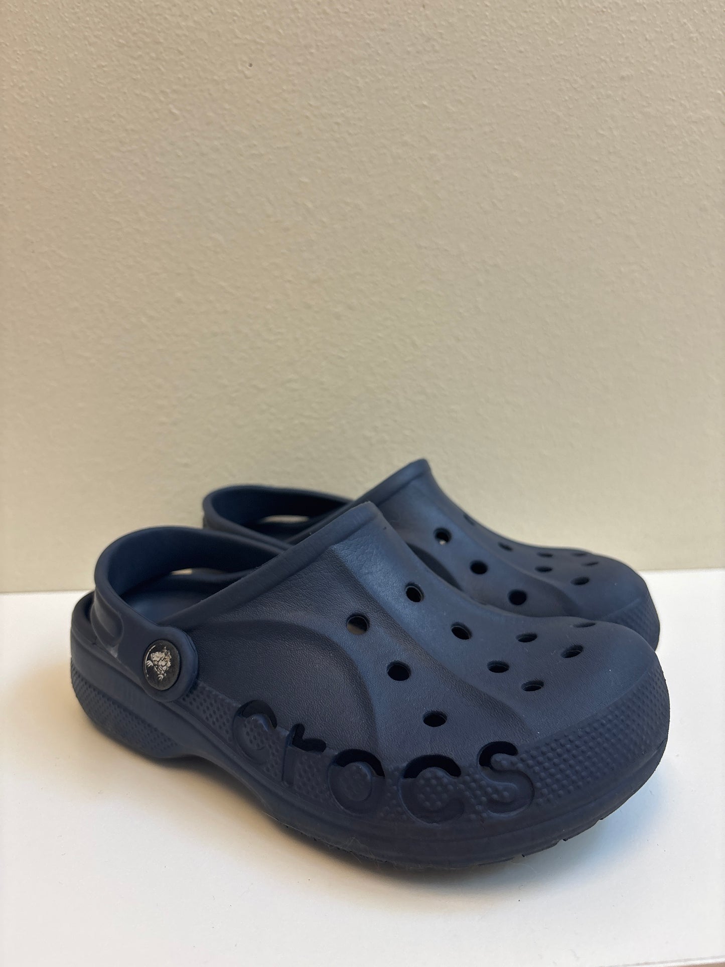 Size 2 Big Kids Navy Crocs