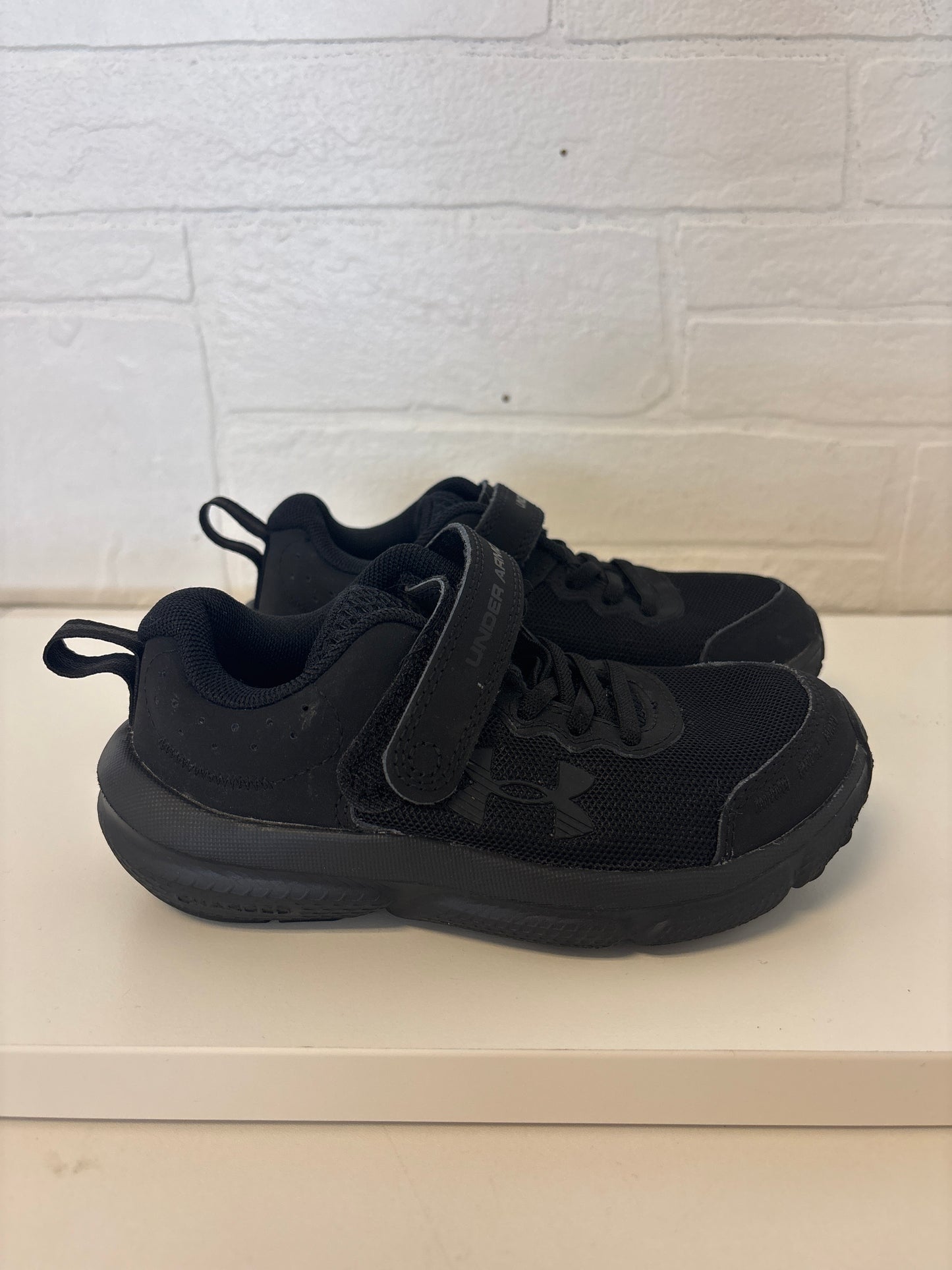 Size 11 Black Under Armour Shoes