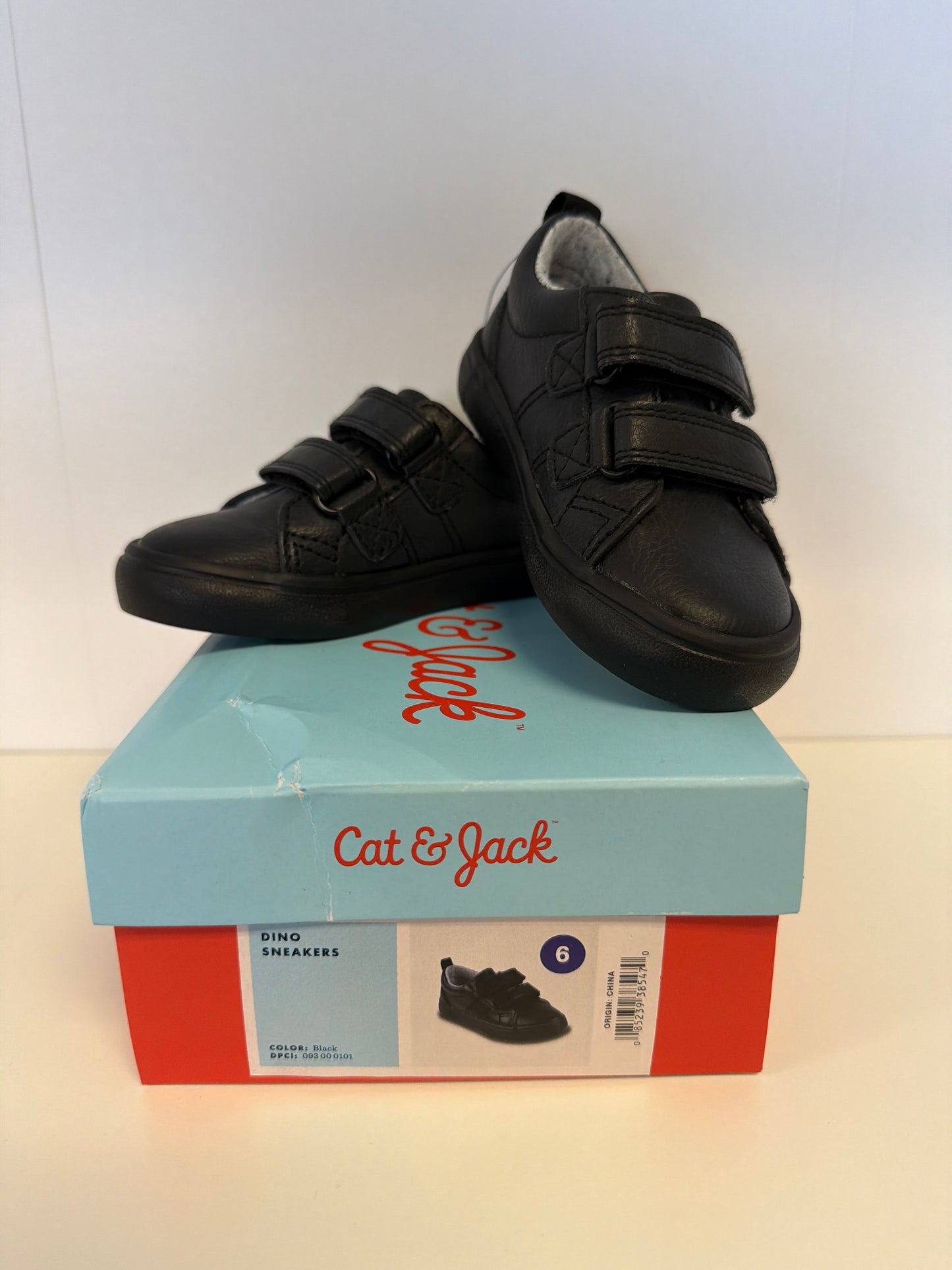 Size 6 NEW Cat & Jack Black Dino Sneakers