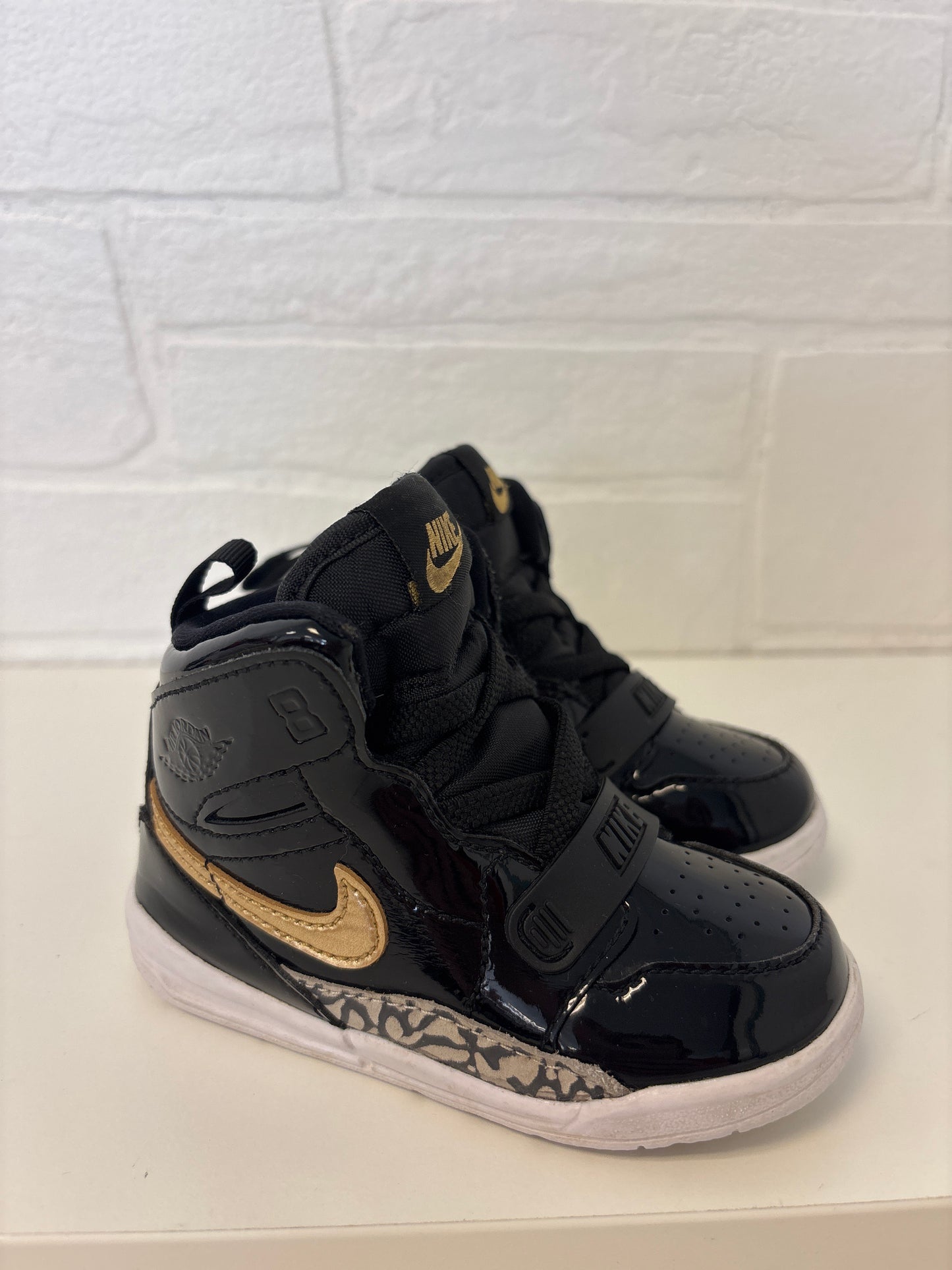 Size 6 Toddler Black Gold Nikes