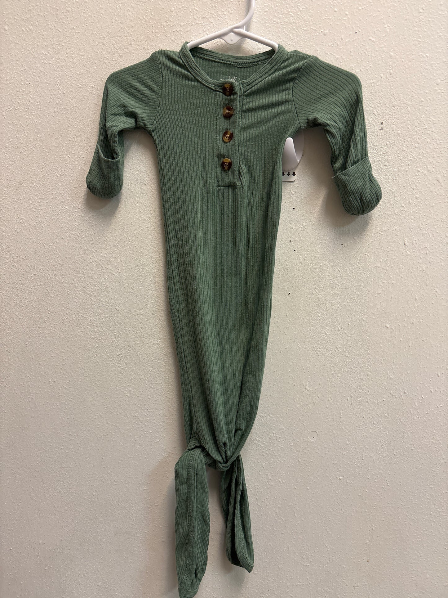 0-3m Little Boggins Knotted Gown