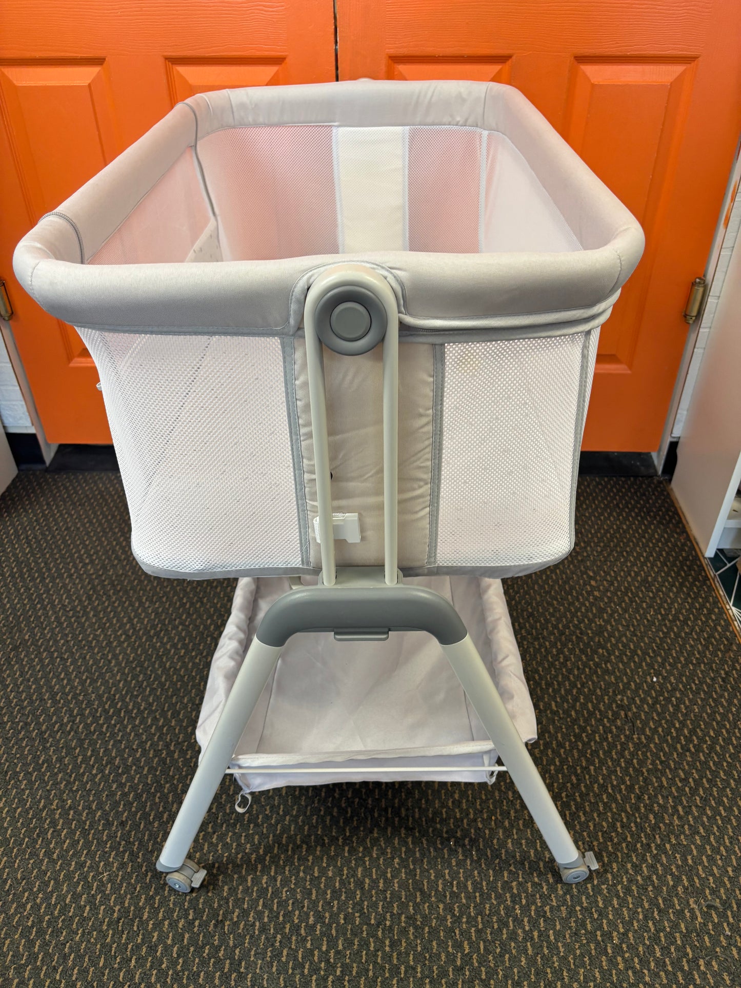 ANGELBLISS Flat Bedside Bassinet with Storage Basket, Easy Folding Portable Crib