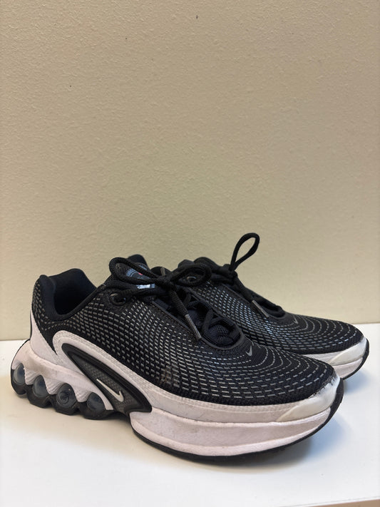 Size 3 Big Kids Black Nike Air