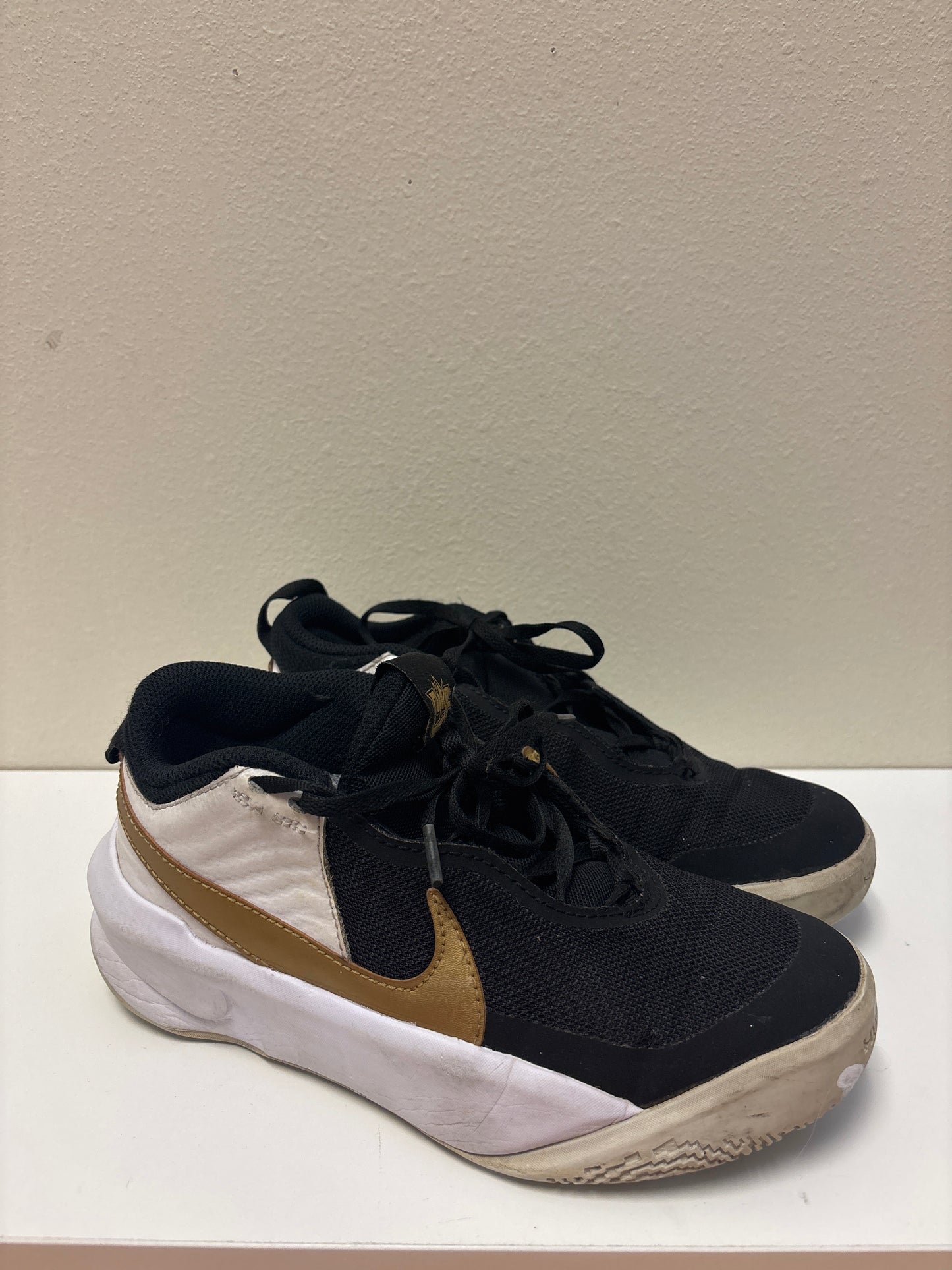 Size 4Y Gold Black Nike Shoes