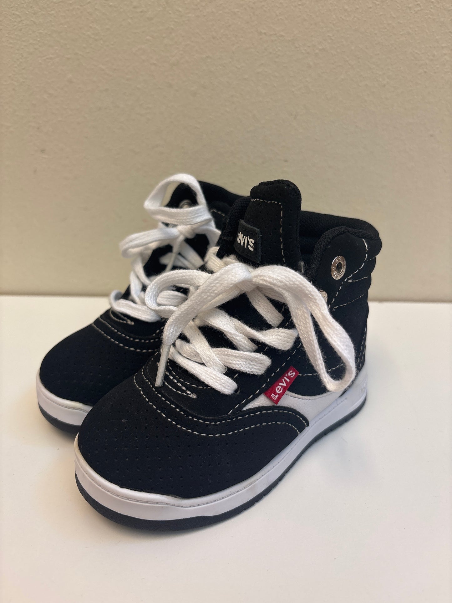 Size 7 Toddler Black Levi’s Shoes