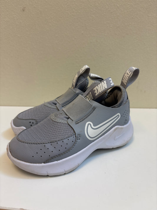 Size 9 Gray Nike Tennis Shoes