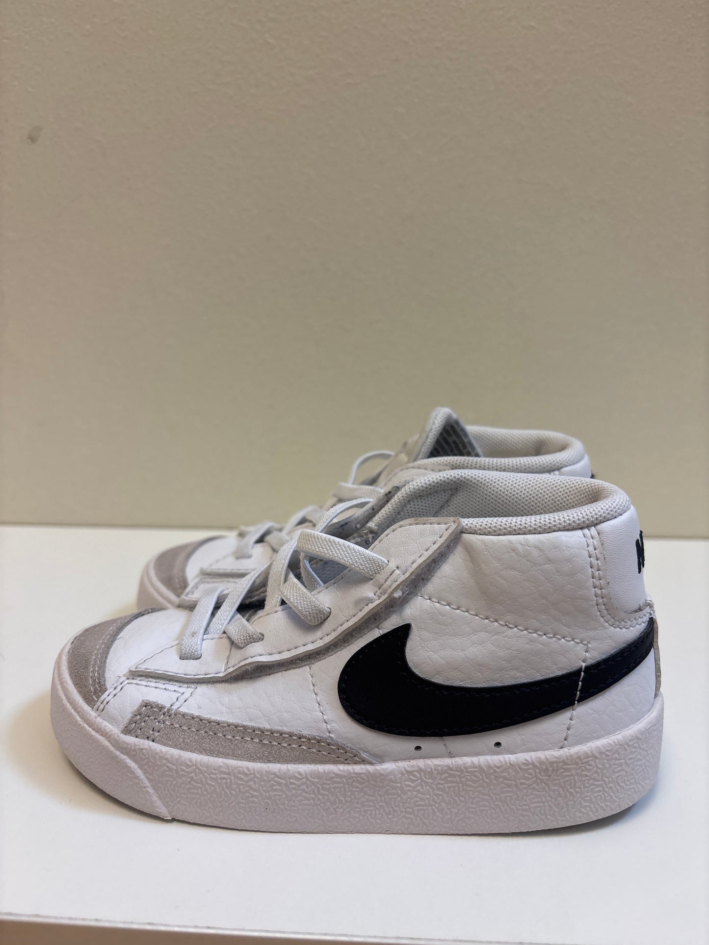 Size 9 Black White Nikes