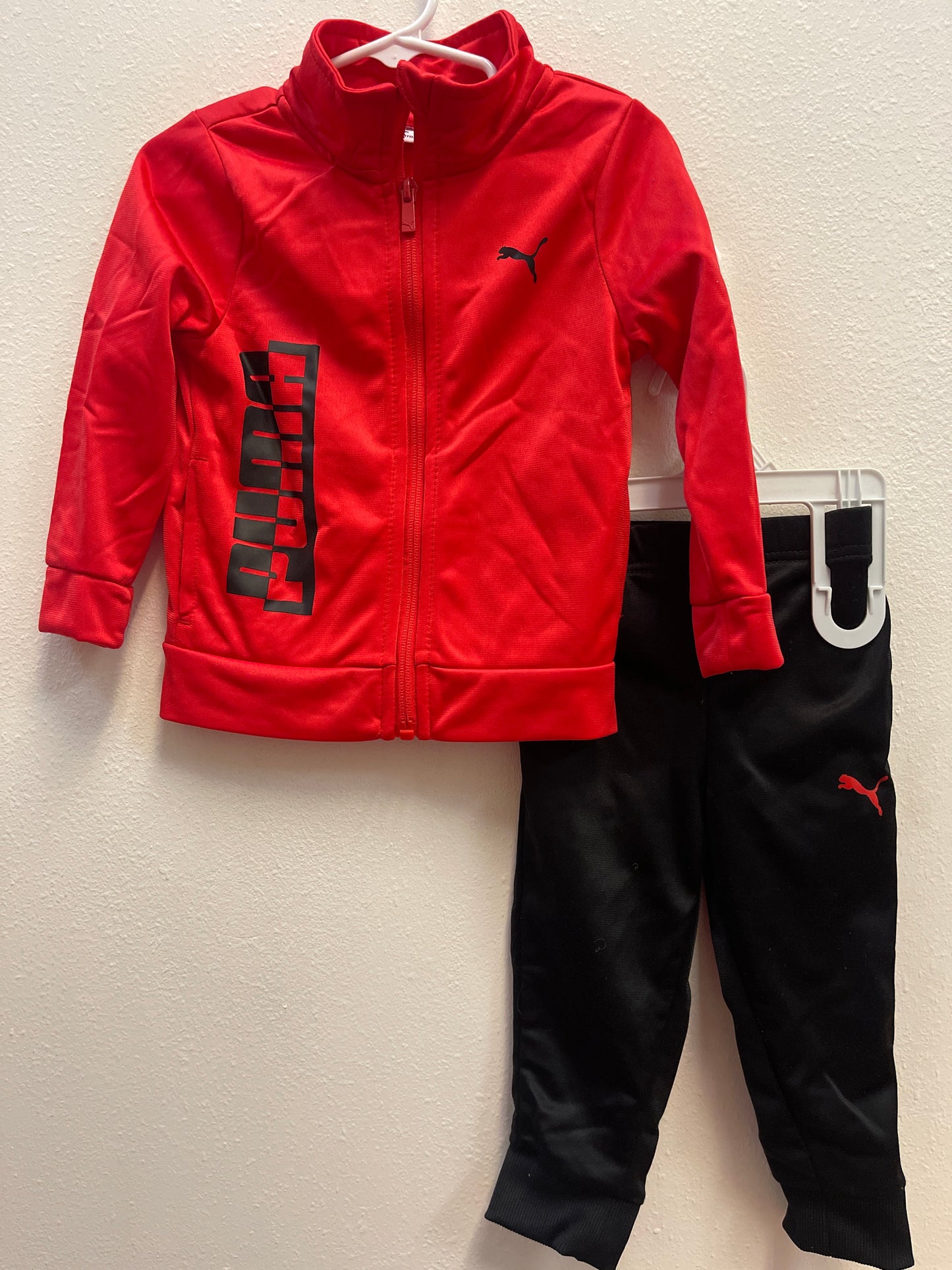 18m Puma Red + Black Zip Track Set