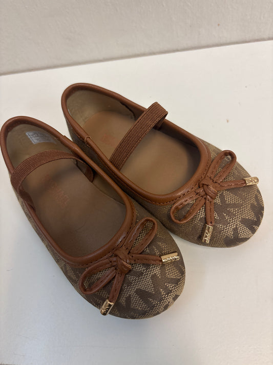 7 MK Classic Flats