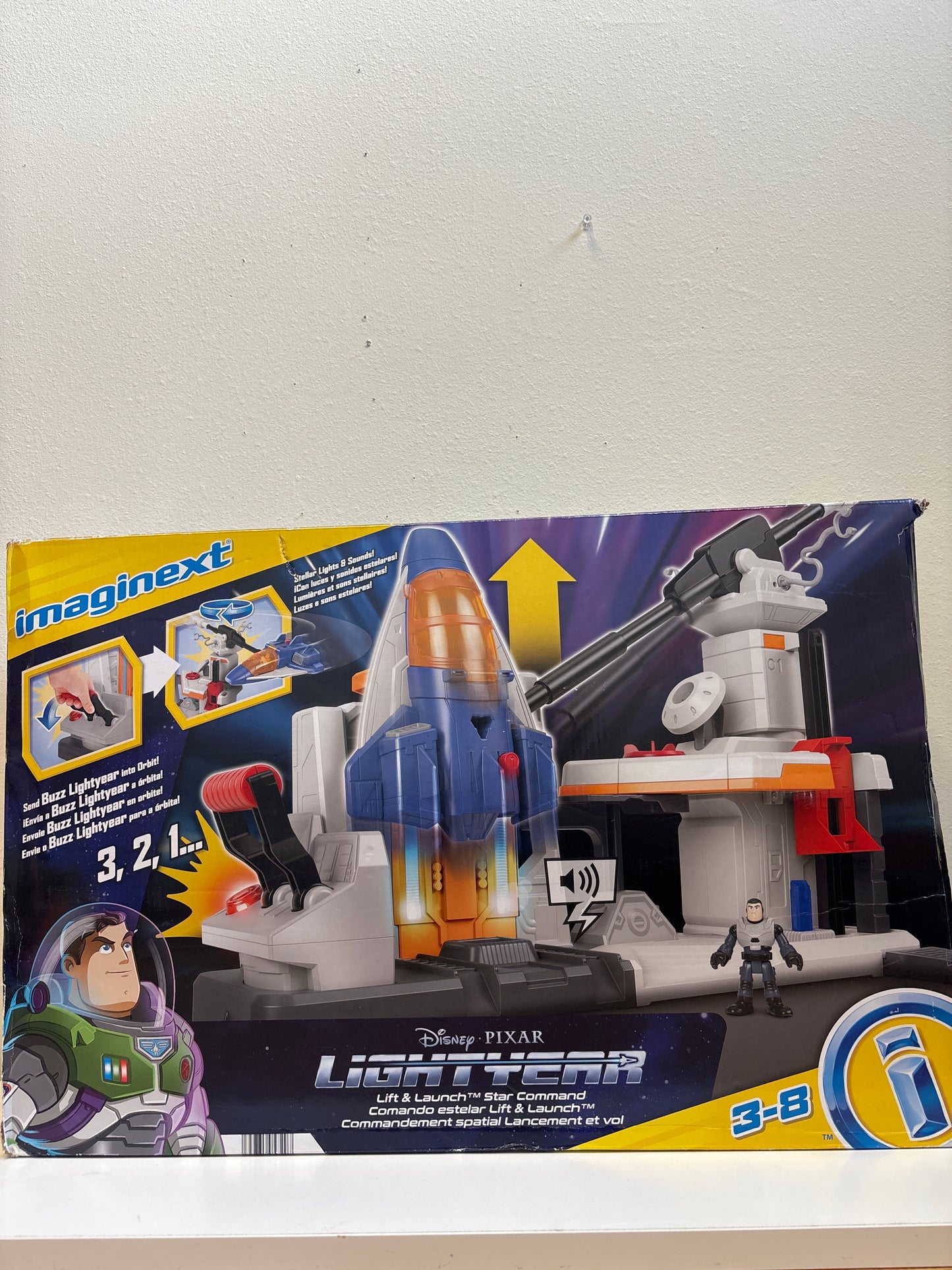 New Disney & Pixar Lightyear Imaginext Lift & Launch Star Command Playset with Buzz Lightyear Figure