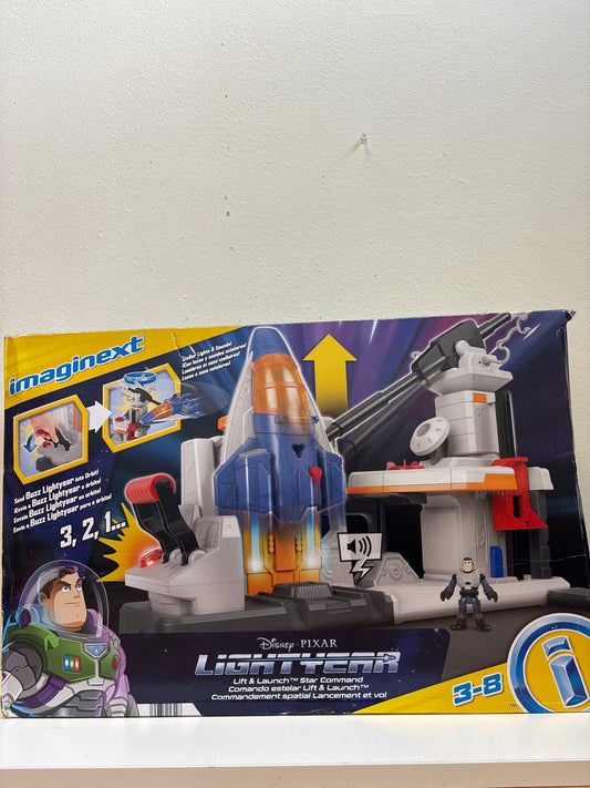 New Disney & Pixar Lightyear Imaginext Lift & Launch Star Command Playset with Buzz Lightyear Figure