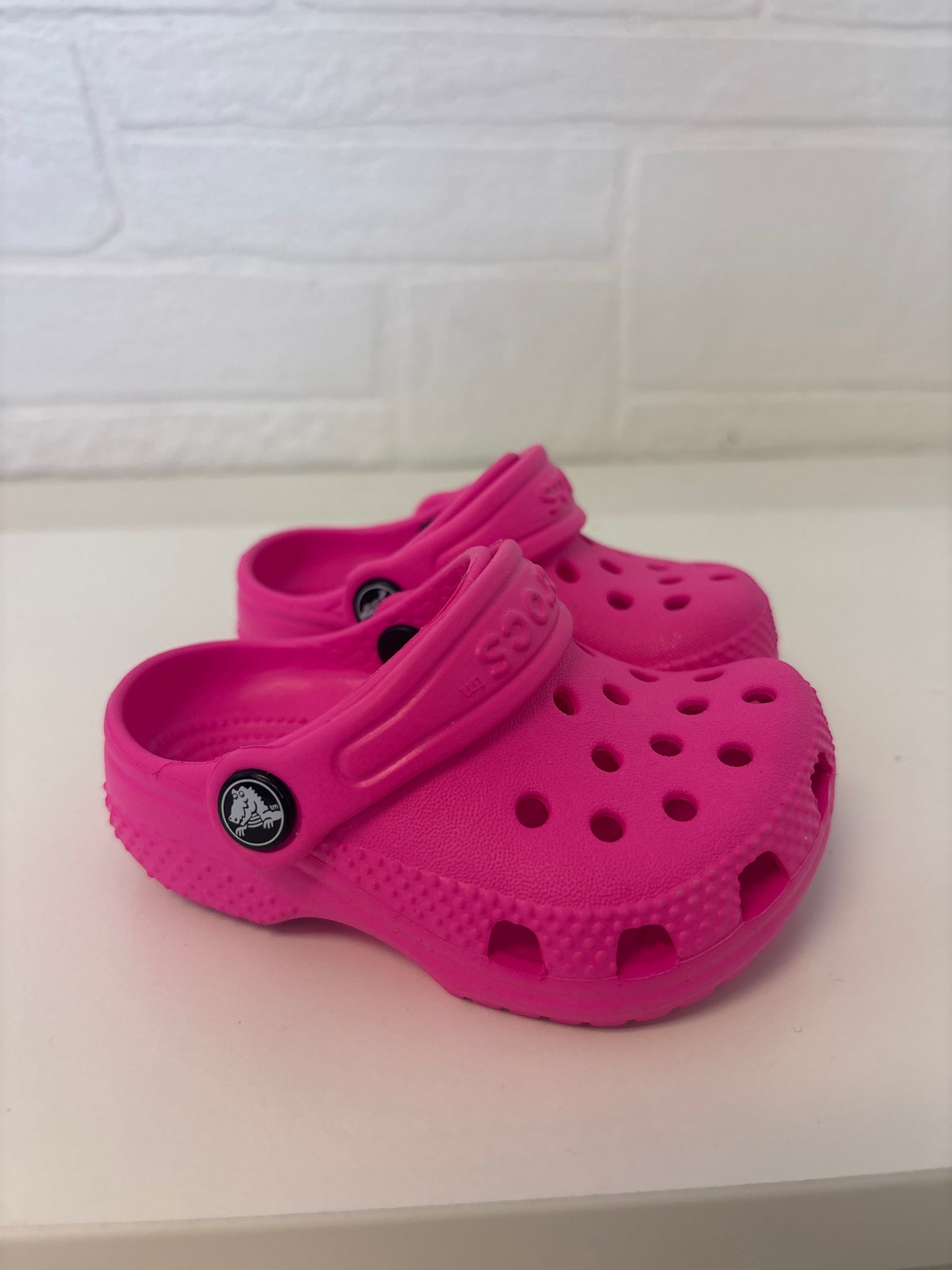 Size 2-3 Infant Pink Crocs