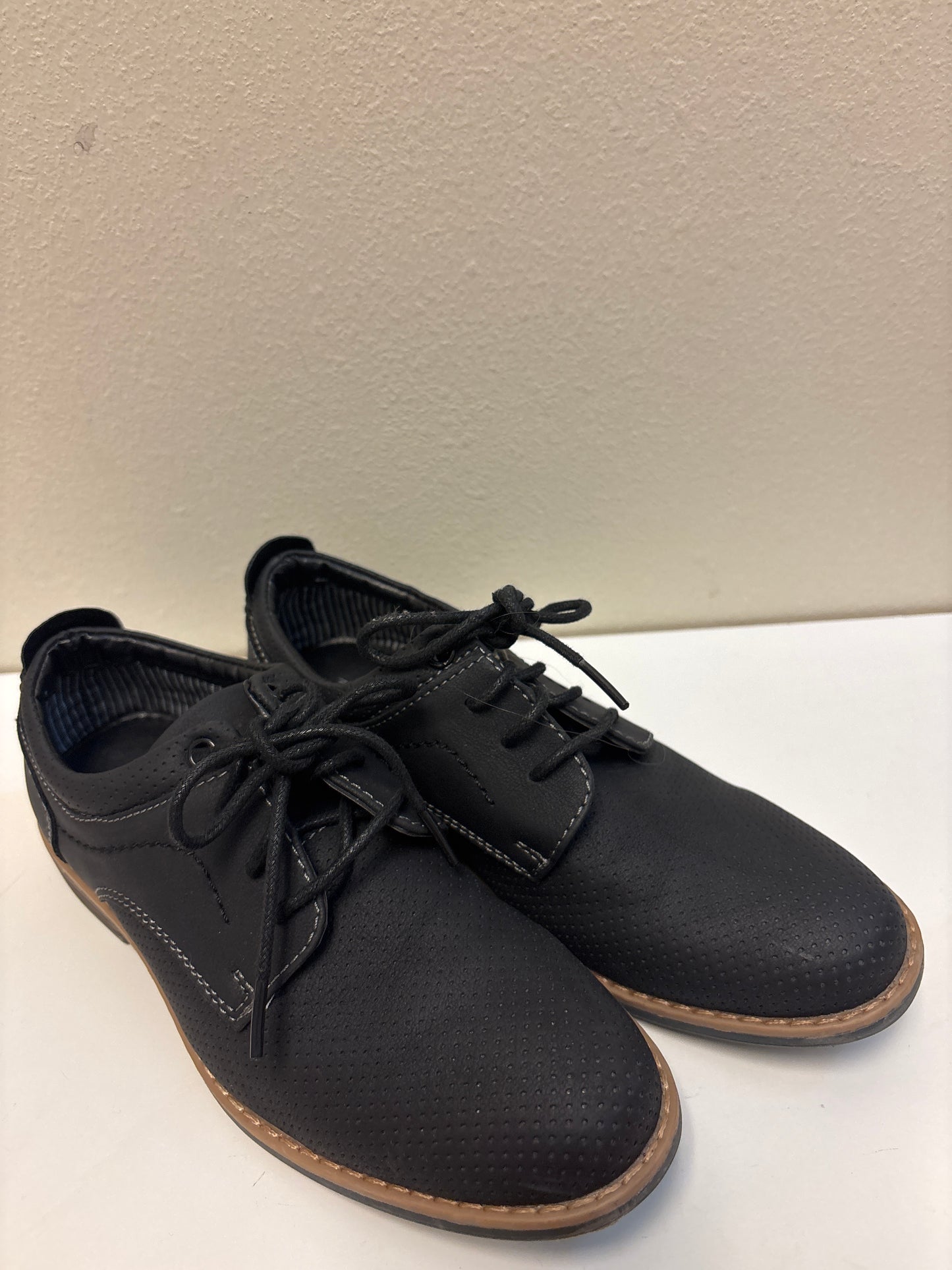 Size 2 Big Kids Black Dress Shoes