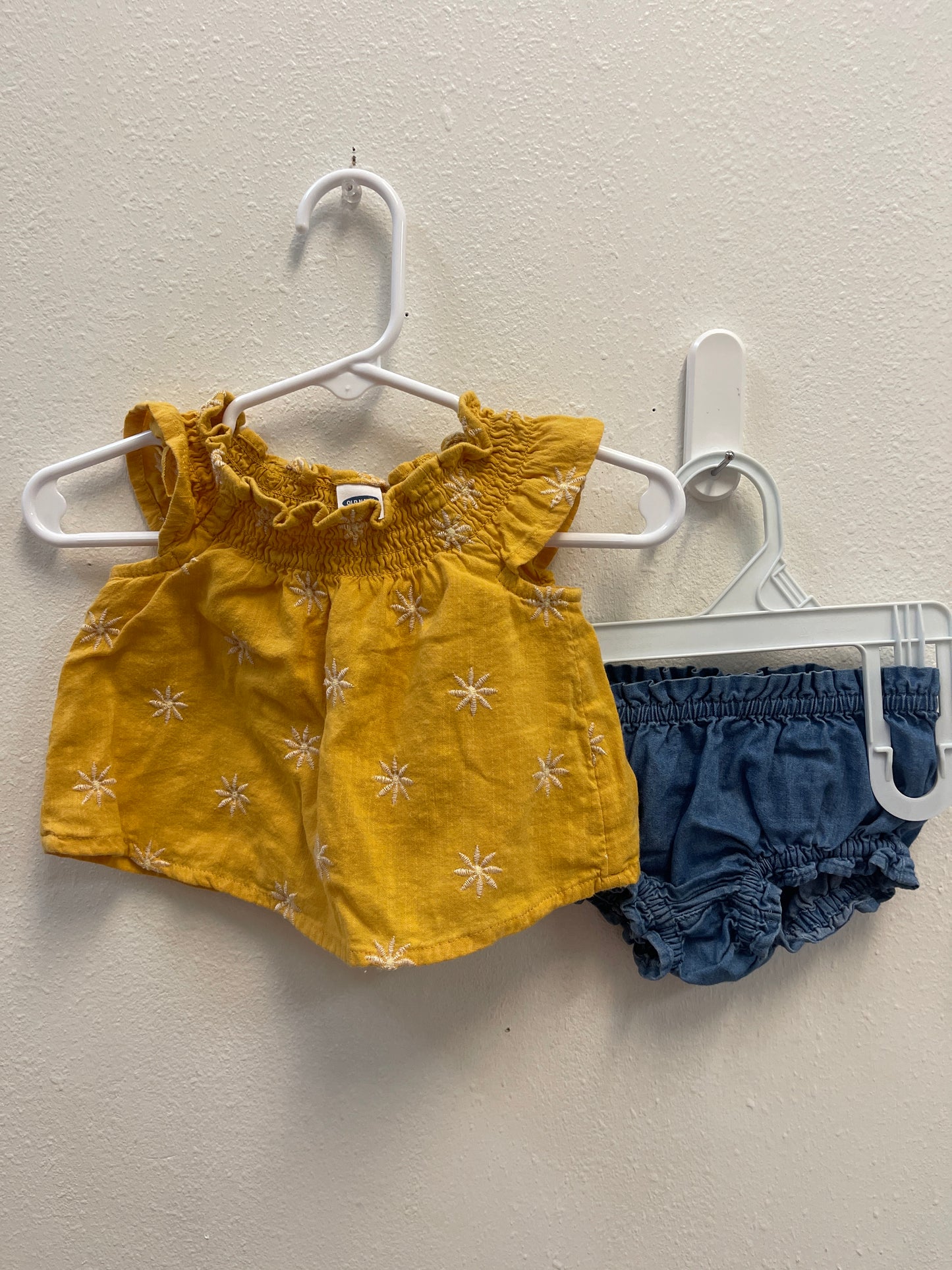 0/3m Old Navy Mustard Floral Set