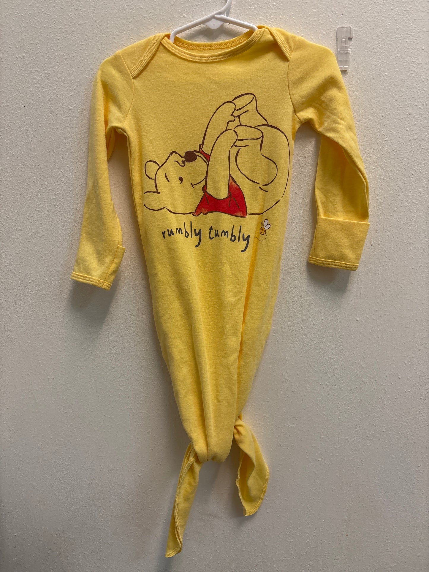 0-6m Pooh Rumbly Tummy Knotted Gown