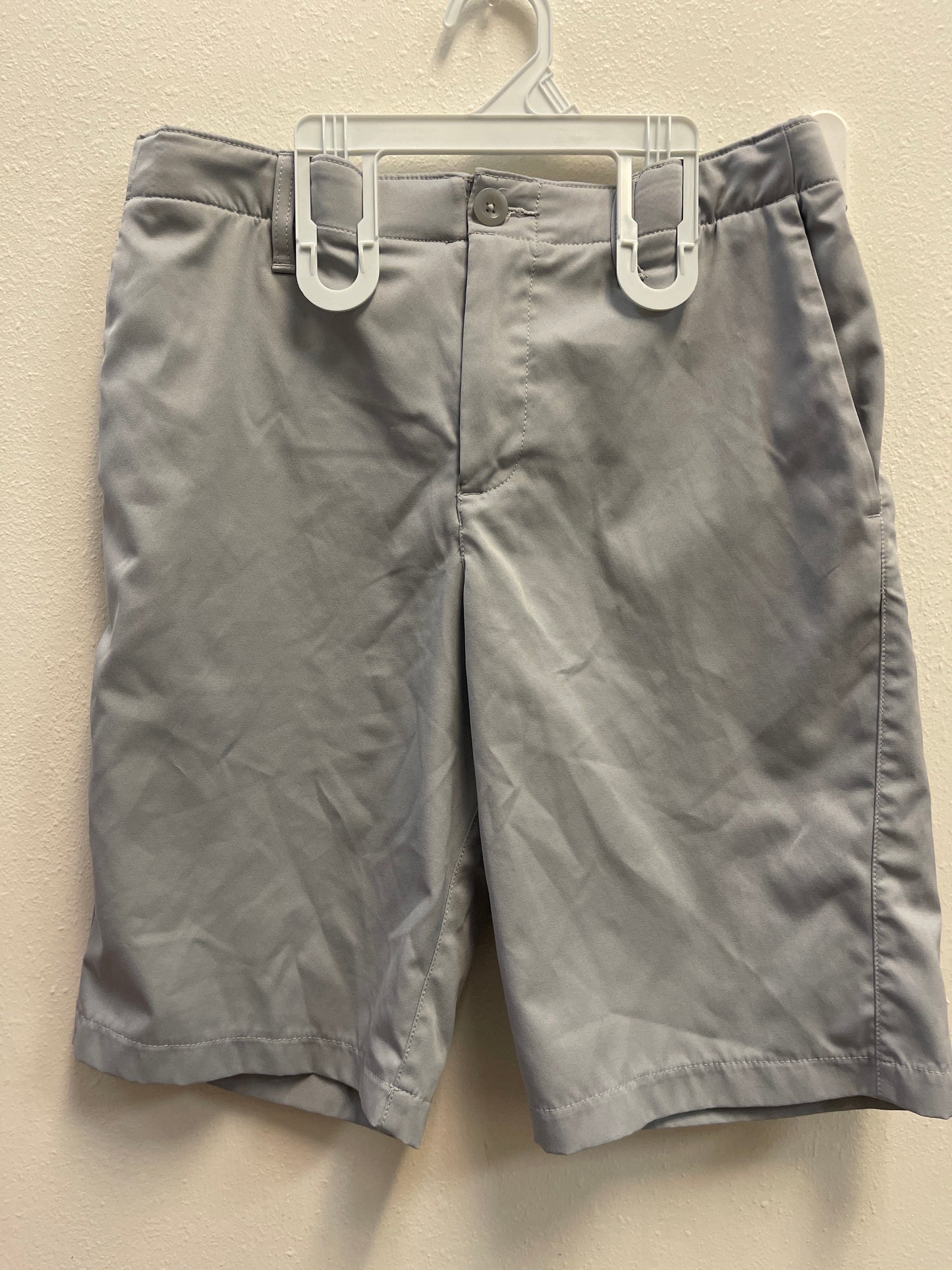 16 Under Armour Gray Golf Short