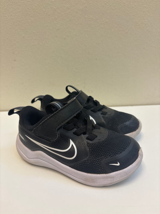 Size 7 Toddler Black Nikes