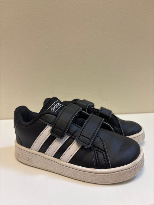 Size 7 Black White Adidas