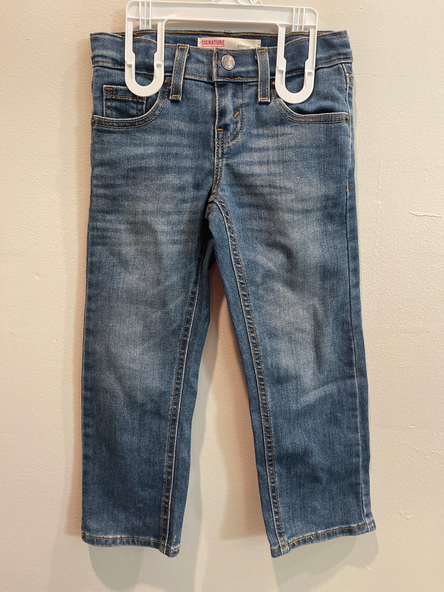 4 Signature Levi’s Straight Jean