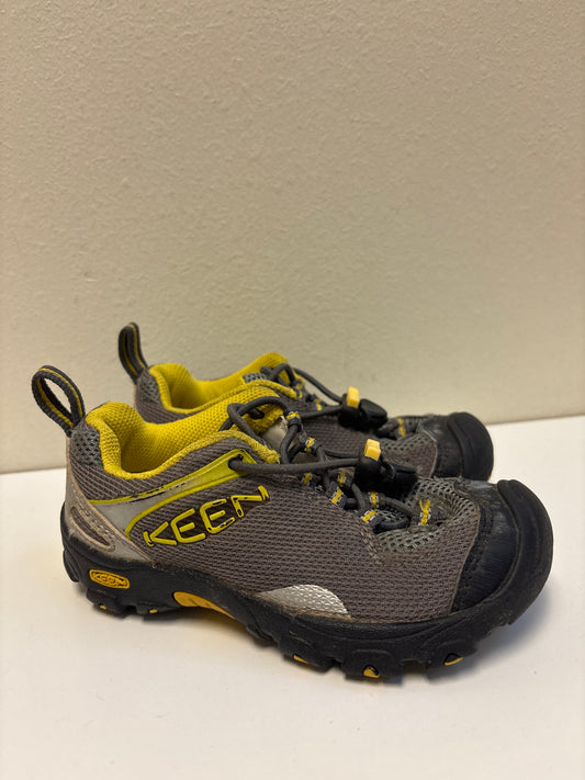 Size 9 Keen Slip Ons