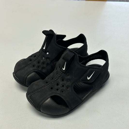 Size 6 Nike Sandals