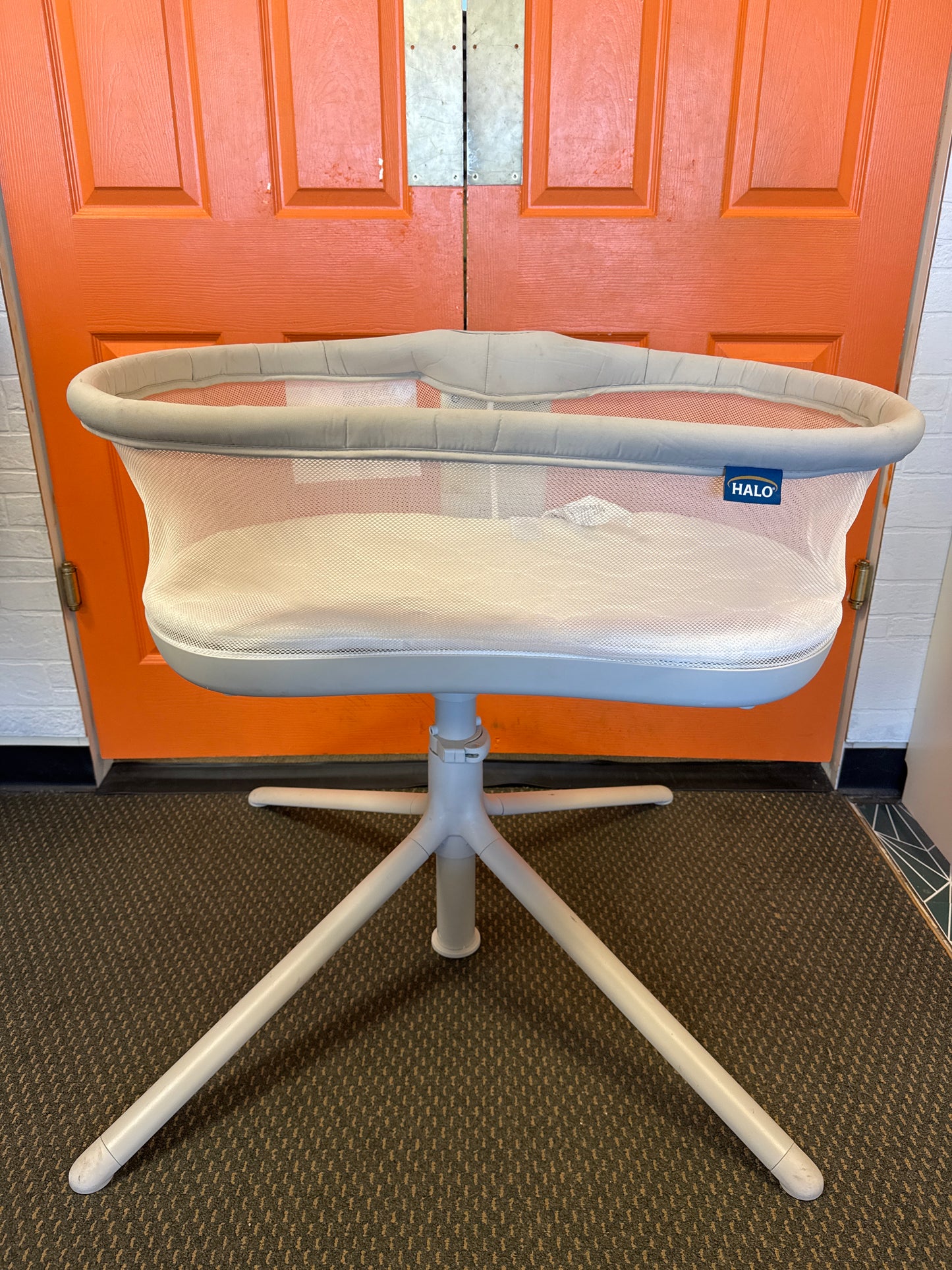 Halo BassiNest Swivel Sleeper 3.0