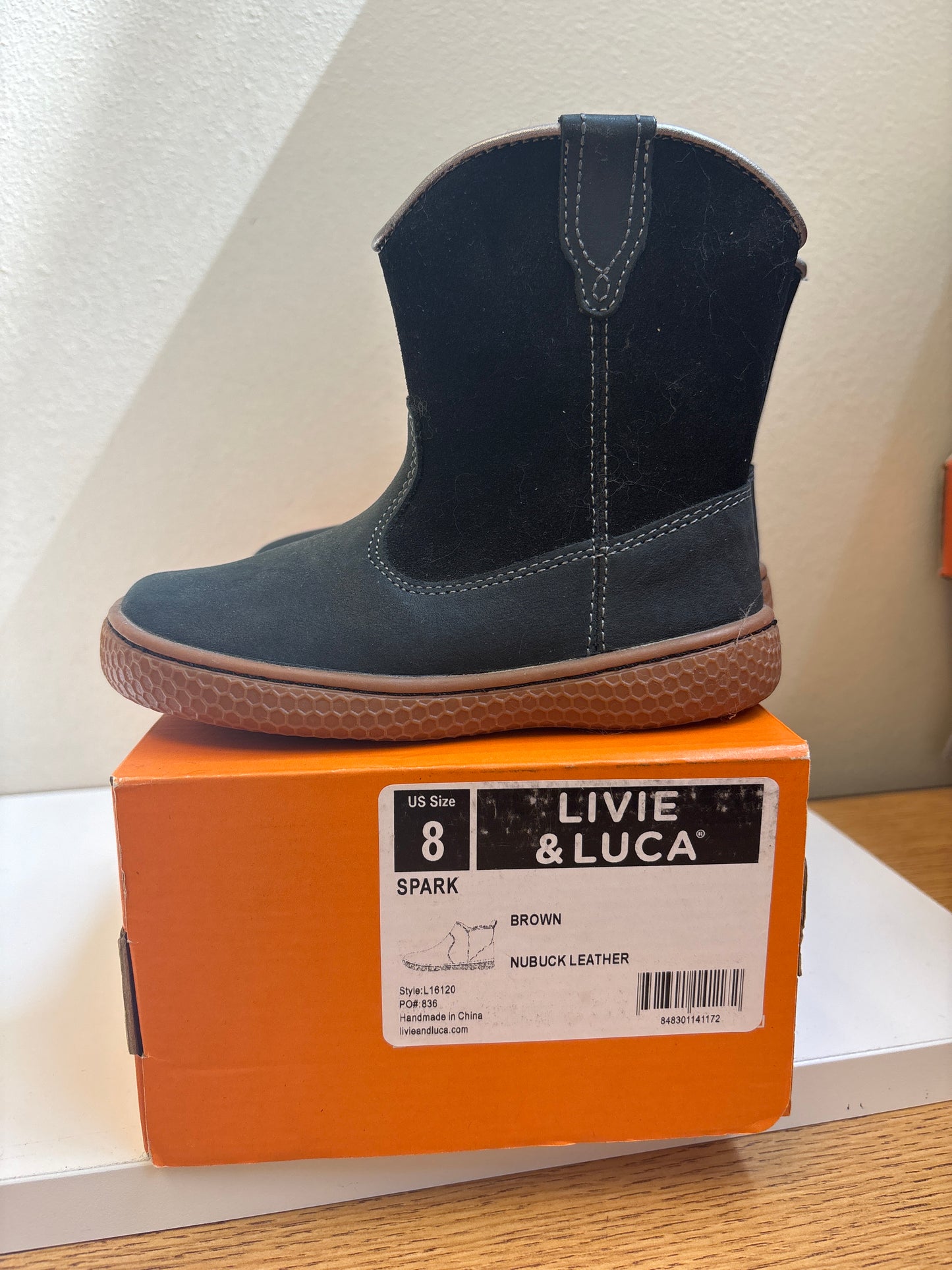 Size 8 New Livie Luca Spark Brown Nubuck Leather