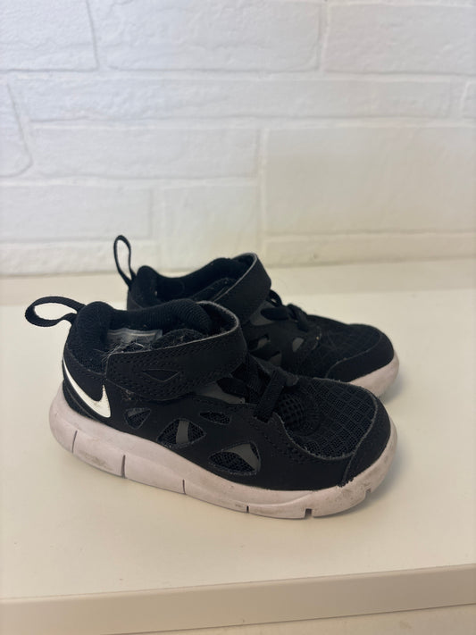 Size 6 Toddler Black Nikes