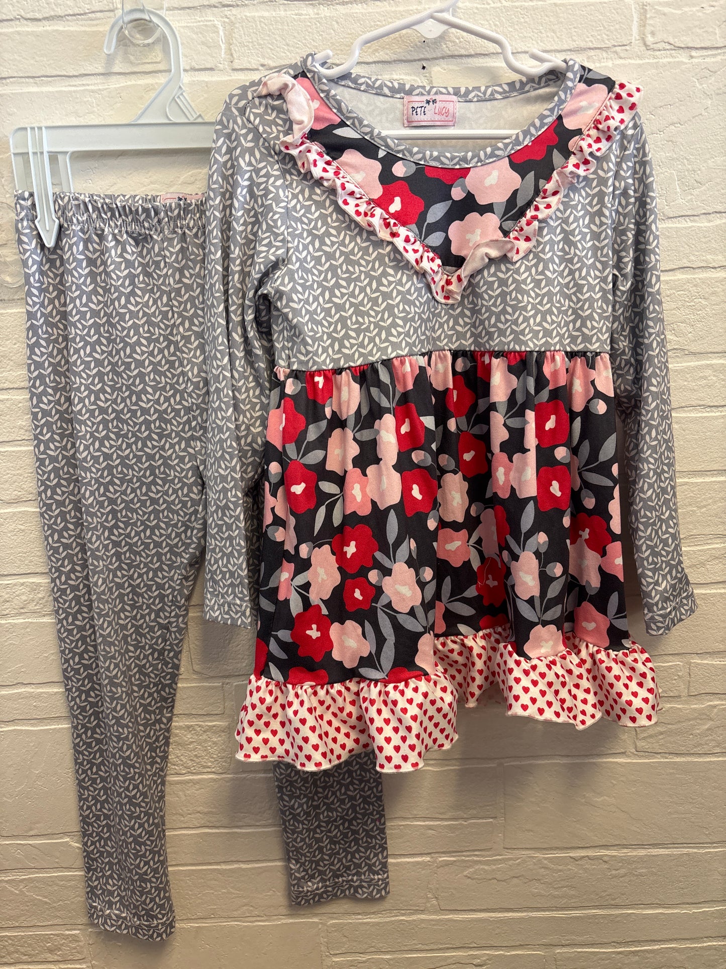 5 Red Pink Flowers Outfit