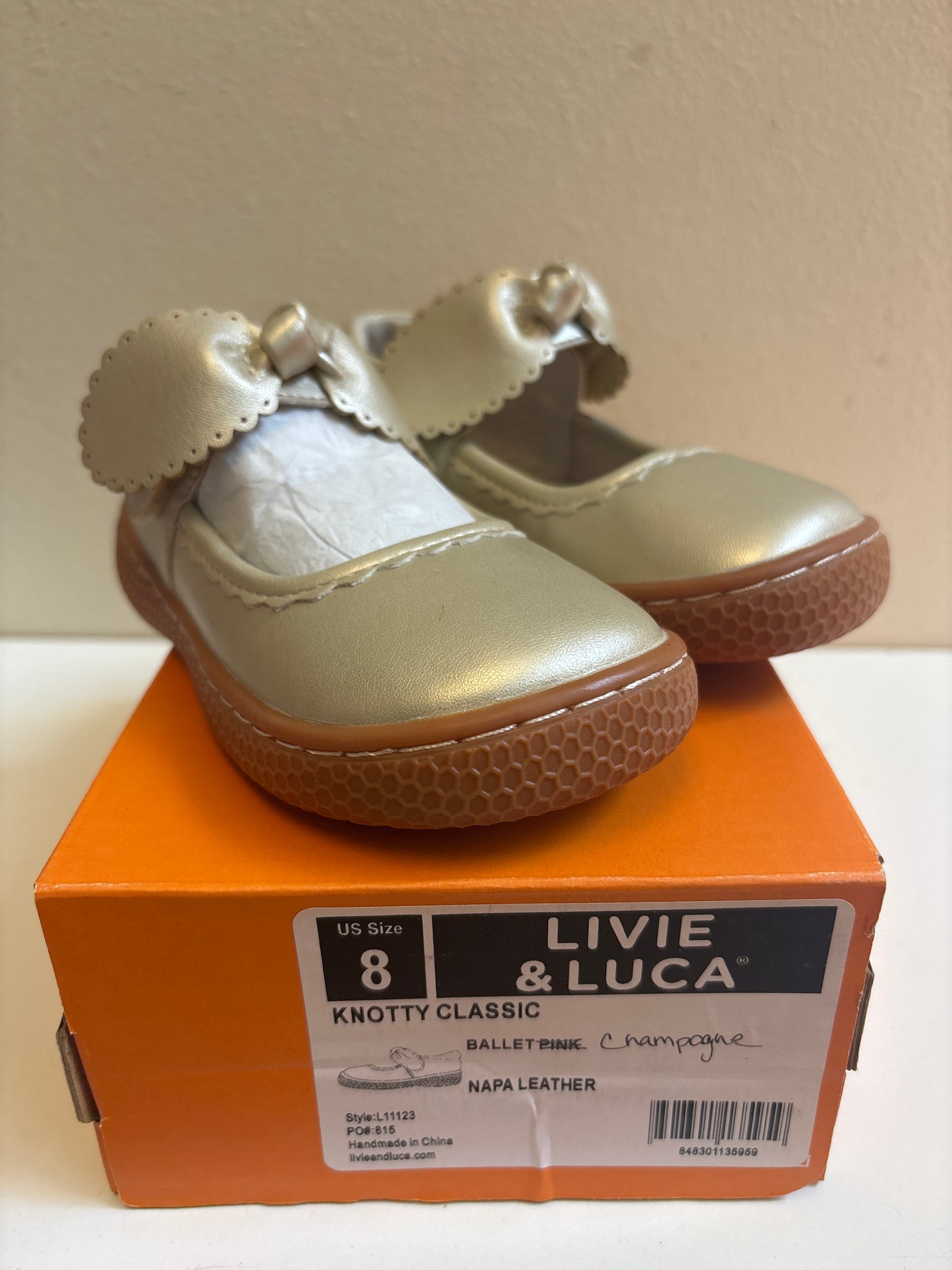 Size 8 New Livie Luca Knotty Classic Champagne