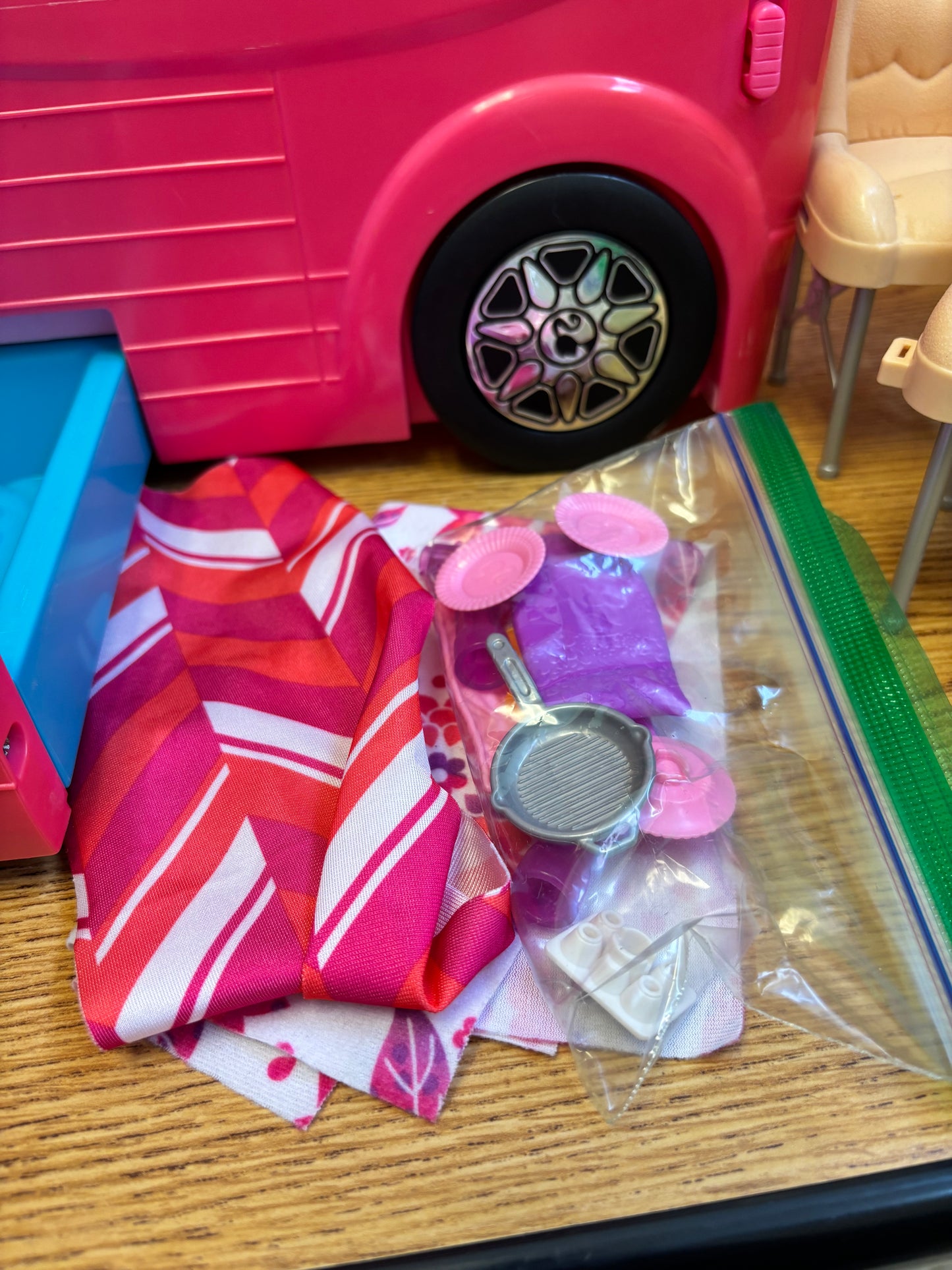 Barbie Pop Up Motor Home Pink RV Dream Camper Van Playset 2014
