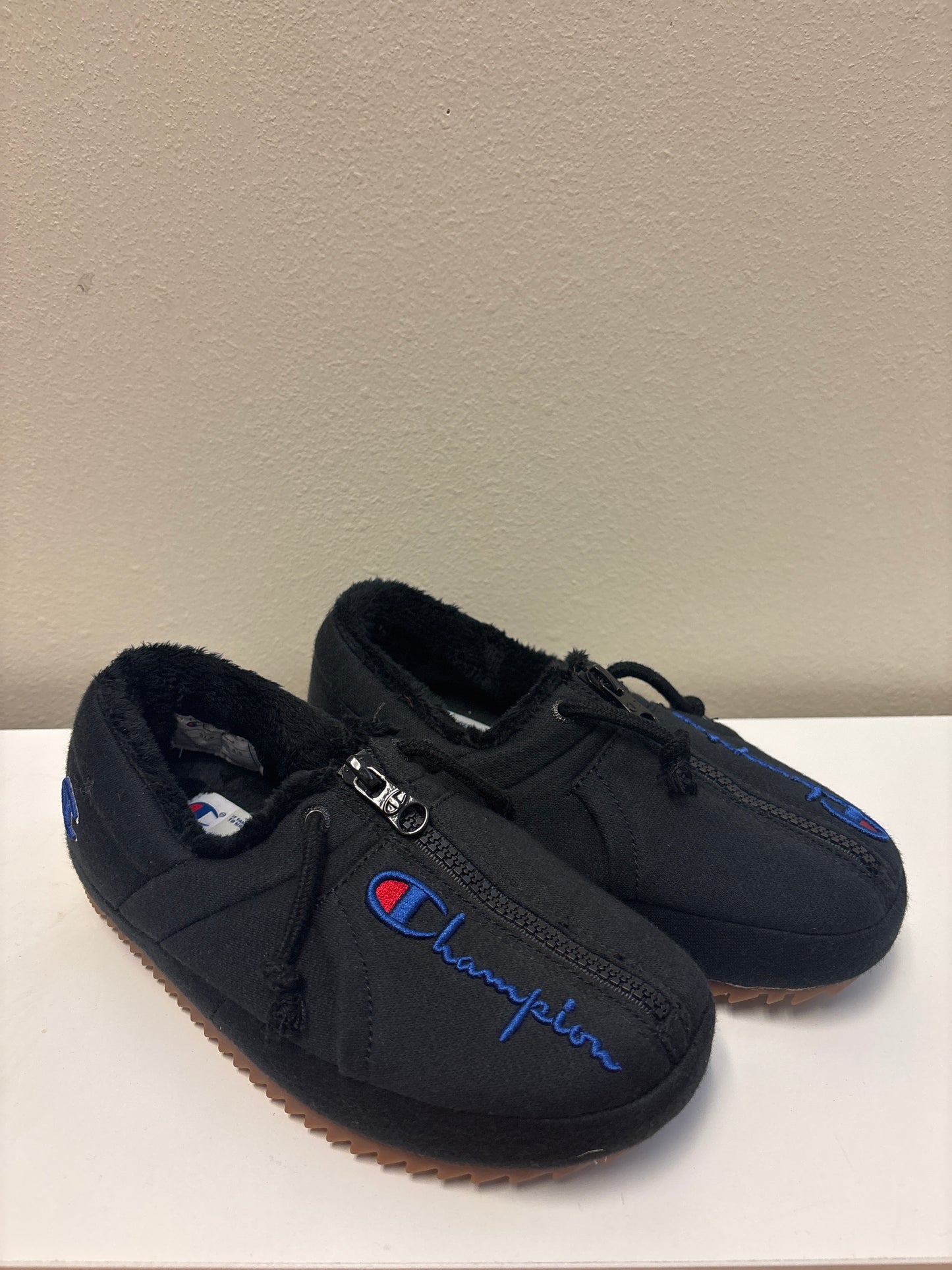 Size 5 Big Kids Champion Zipper Slippers