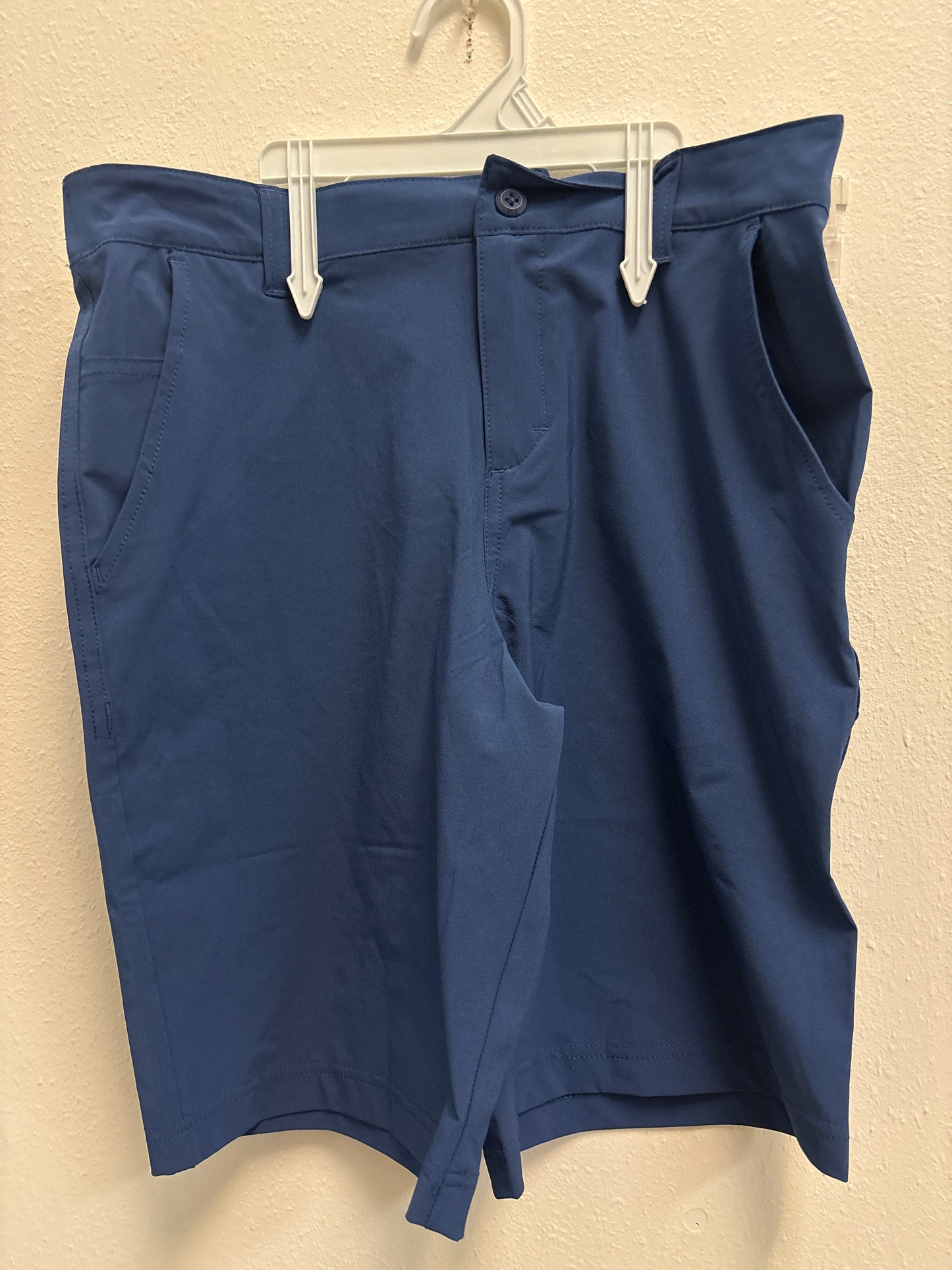 Large Columbia Navy Shorts