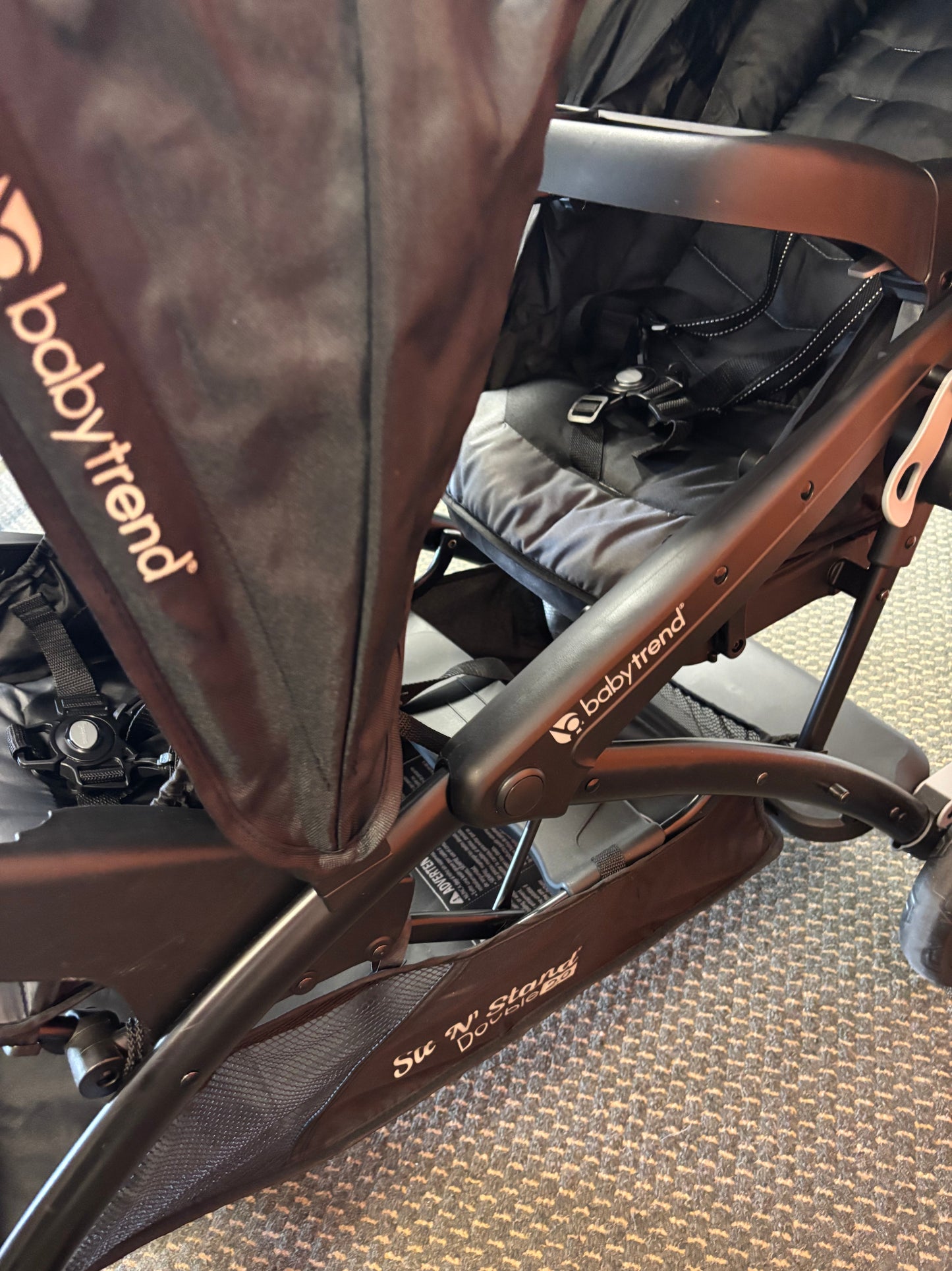 Like New Baby Trend Sit N' Stand Double 2.0 Stroller