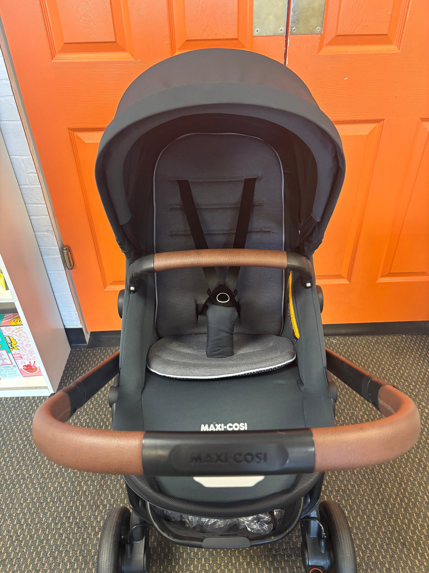 Maxi Cosi TAYLA Stroller w rain cover