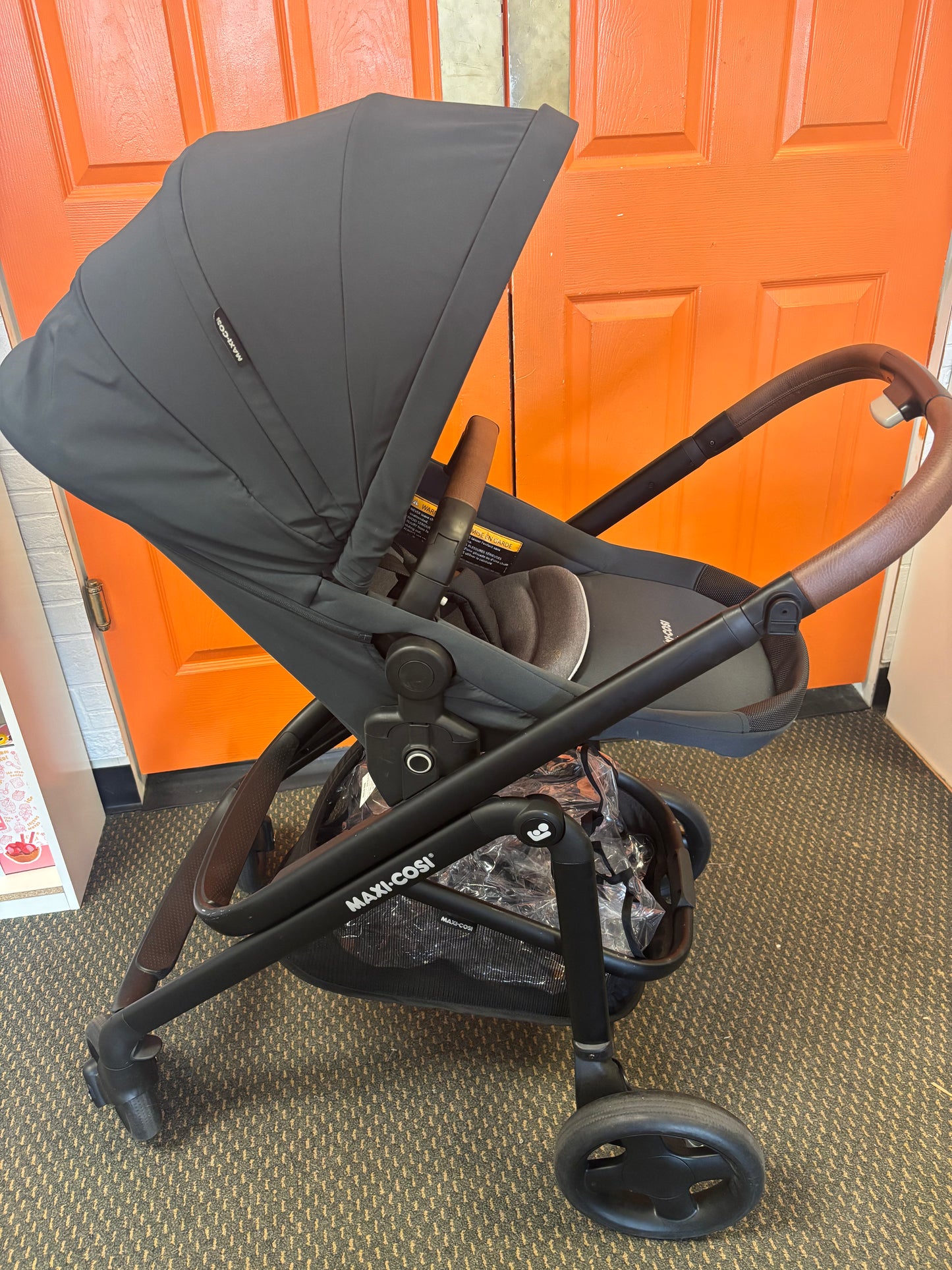 Maxi Cosi TAYLA Stroller w rain cover