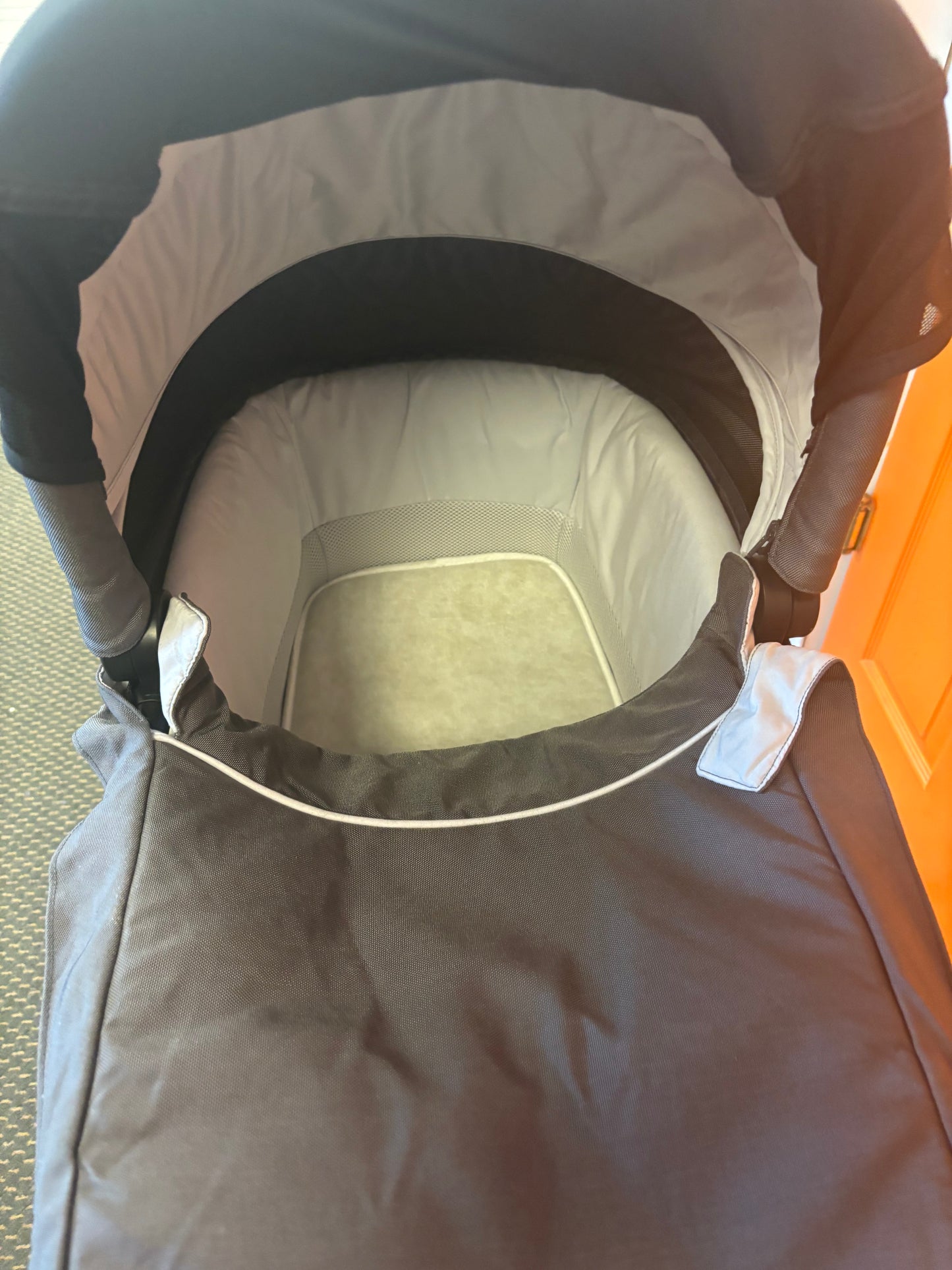 Nuna mixx series™ bassinet and stand