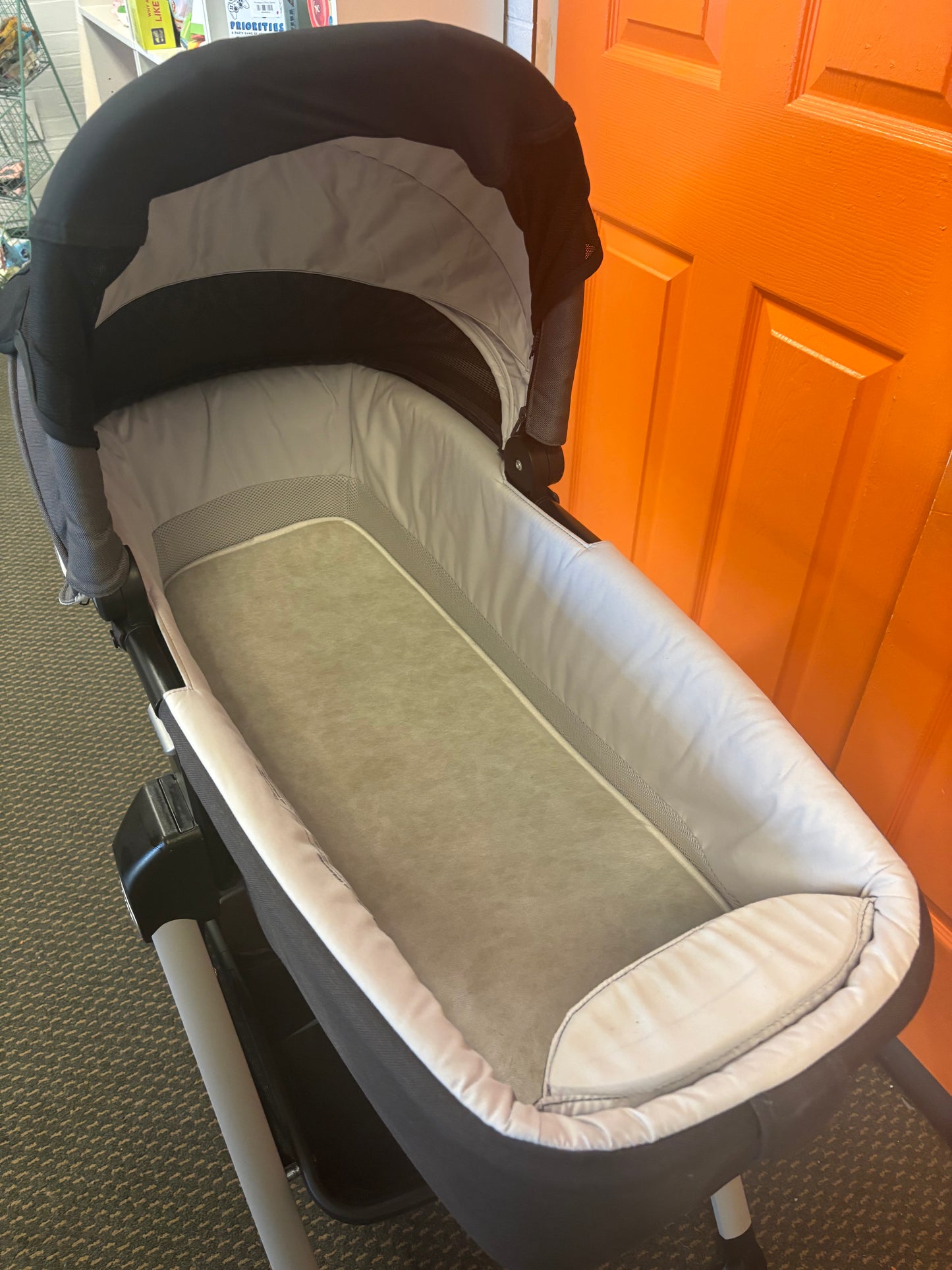 Nuna mixx series™ bassinet and stand